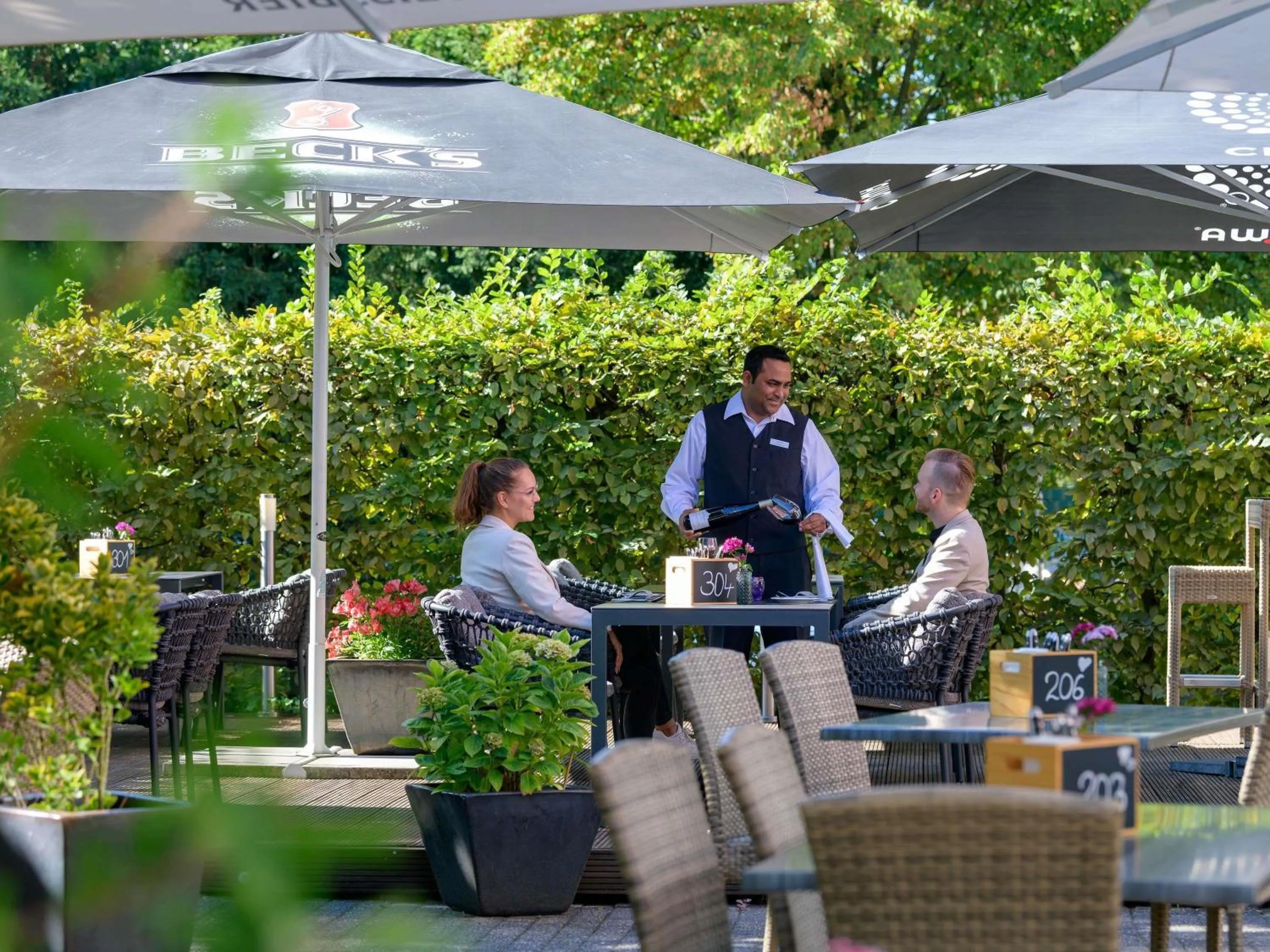 Restaurant/places to eat in Mercure Hotel Köln West