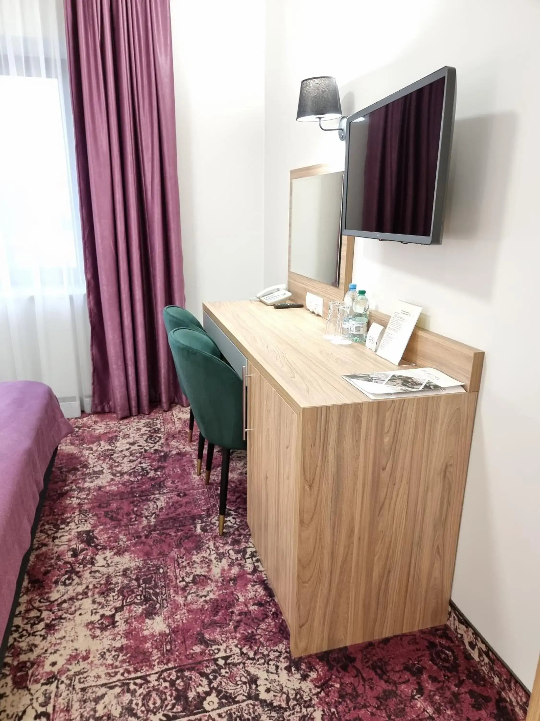 Deluxe King Room - single occupancy in Hotel Polonia Deluxe King Room - single occupancy in Hotel Polonia