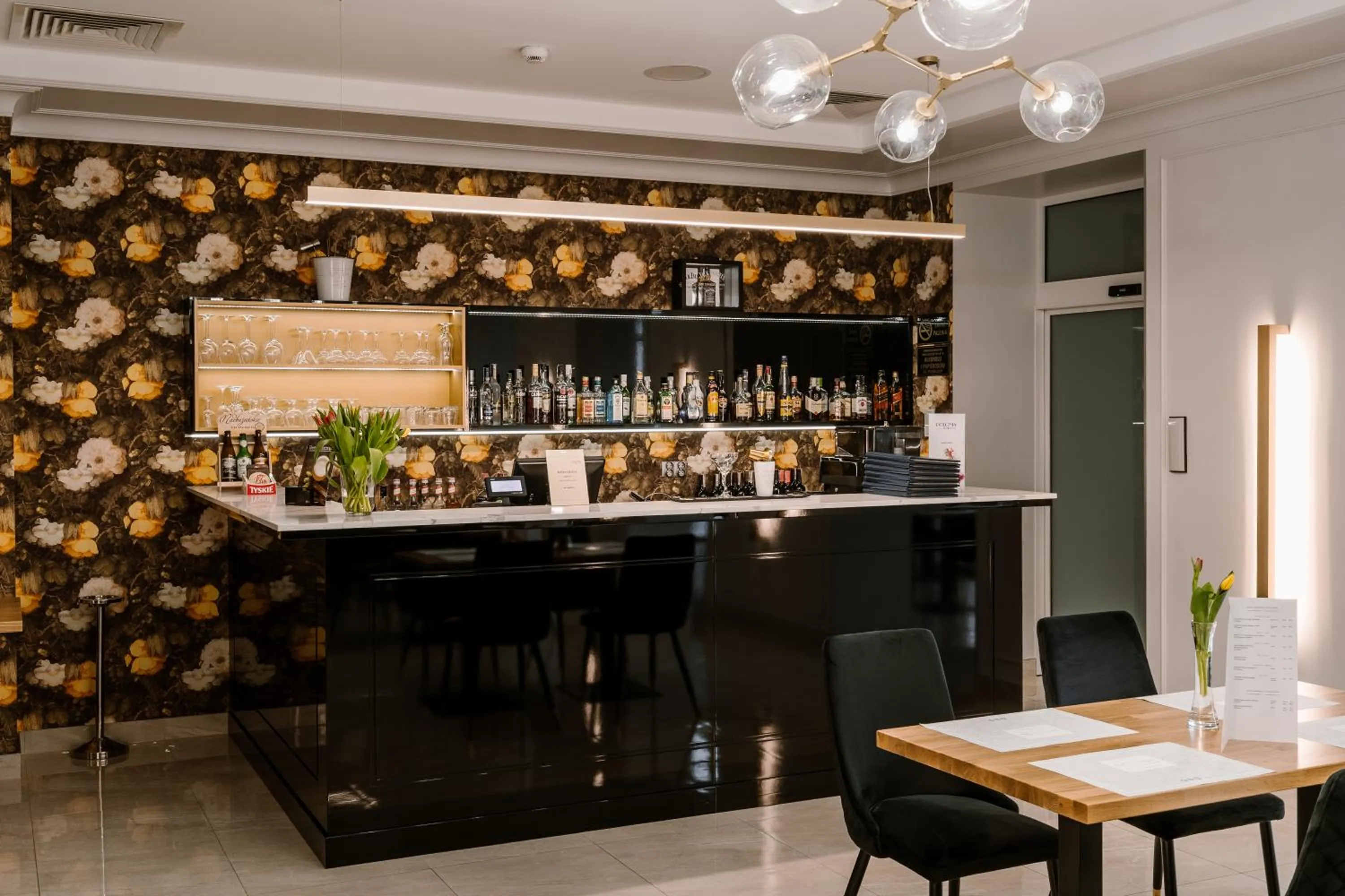 Restaurant/places to eat in Hotel Polonia