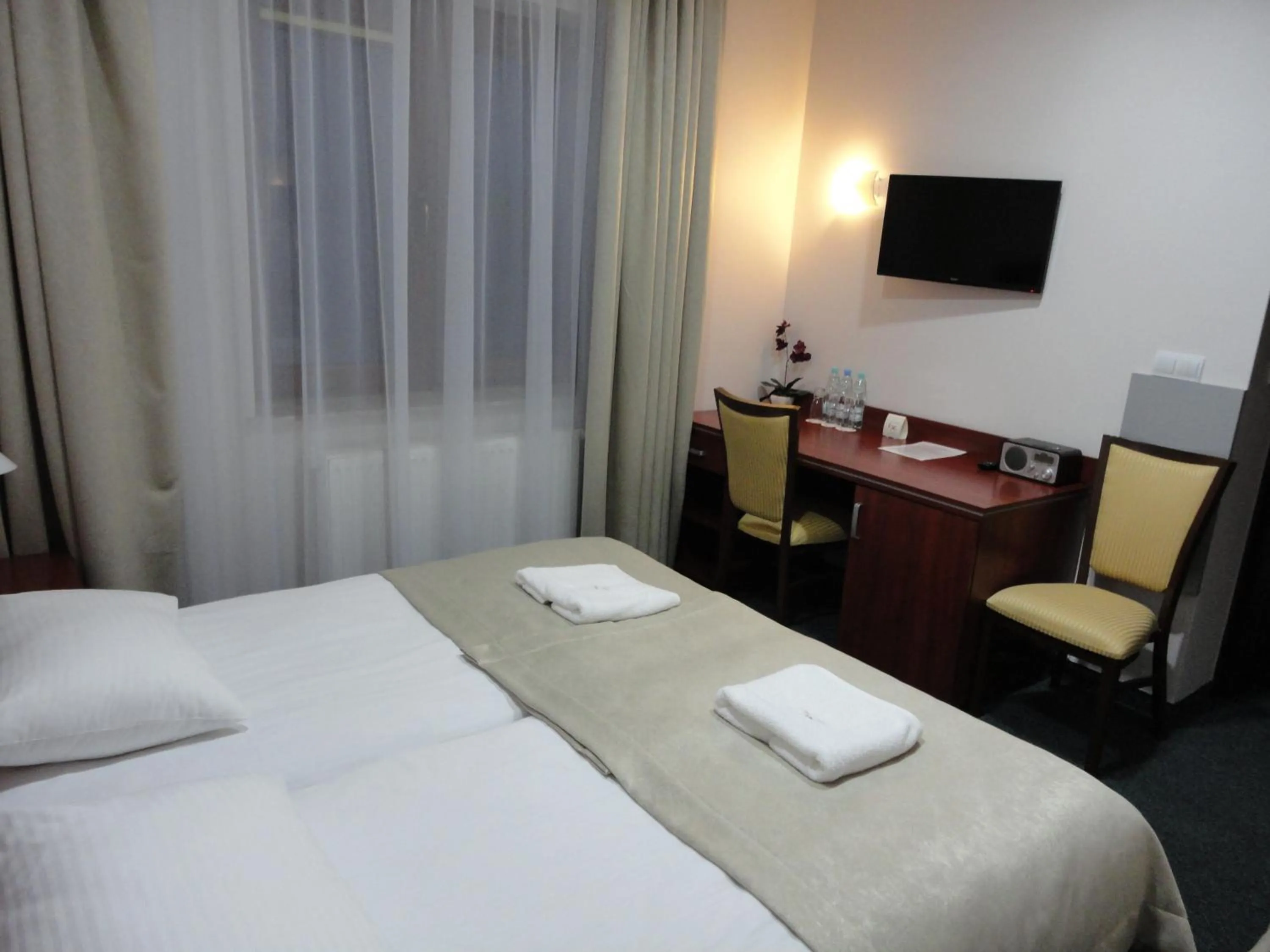 TV and multimedia, Bed in Hotel Polonia
