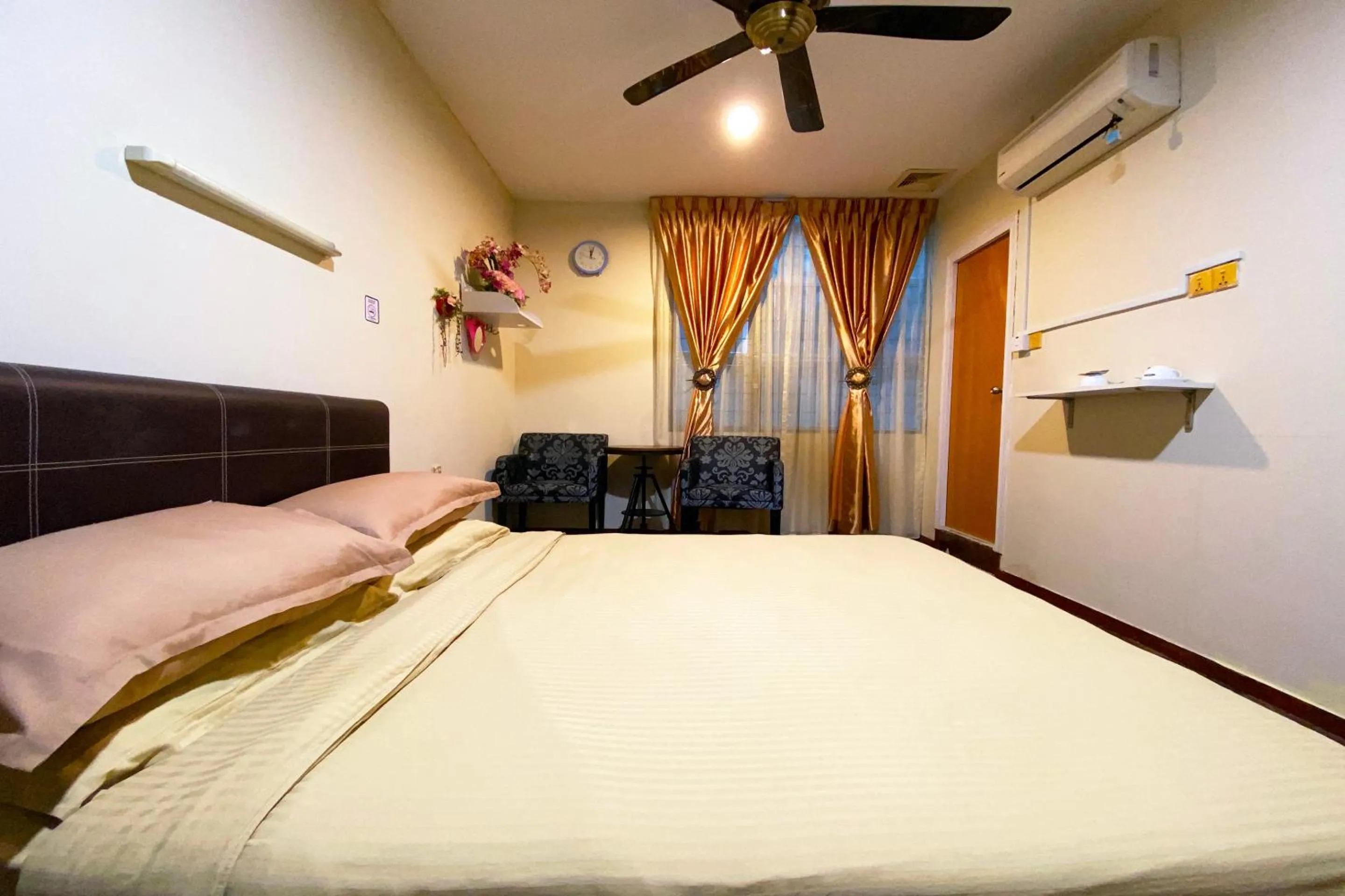 Bedroom, Bed in Hotel O Rebecca's Homes