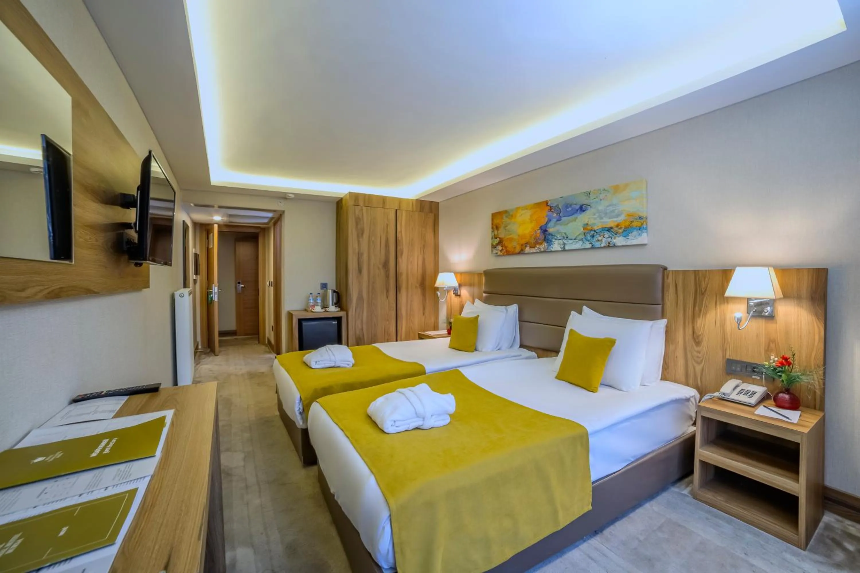 Photo of the whole room, Bed in Royal Termal Hotel