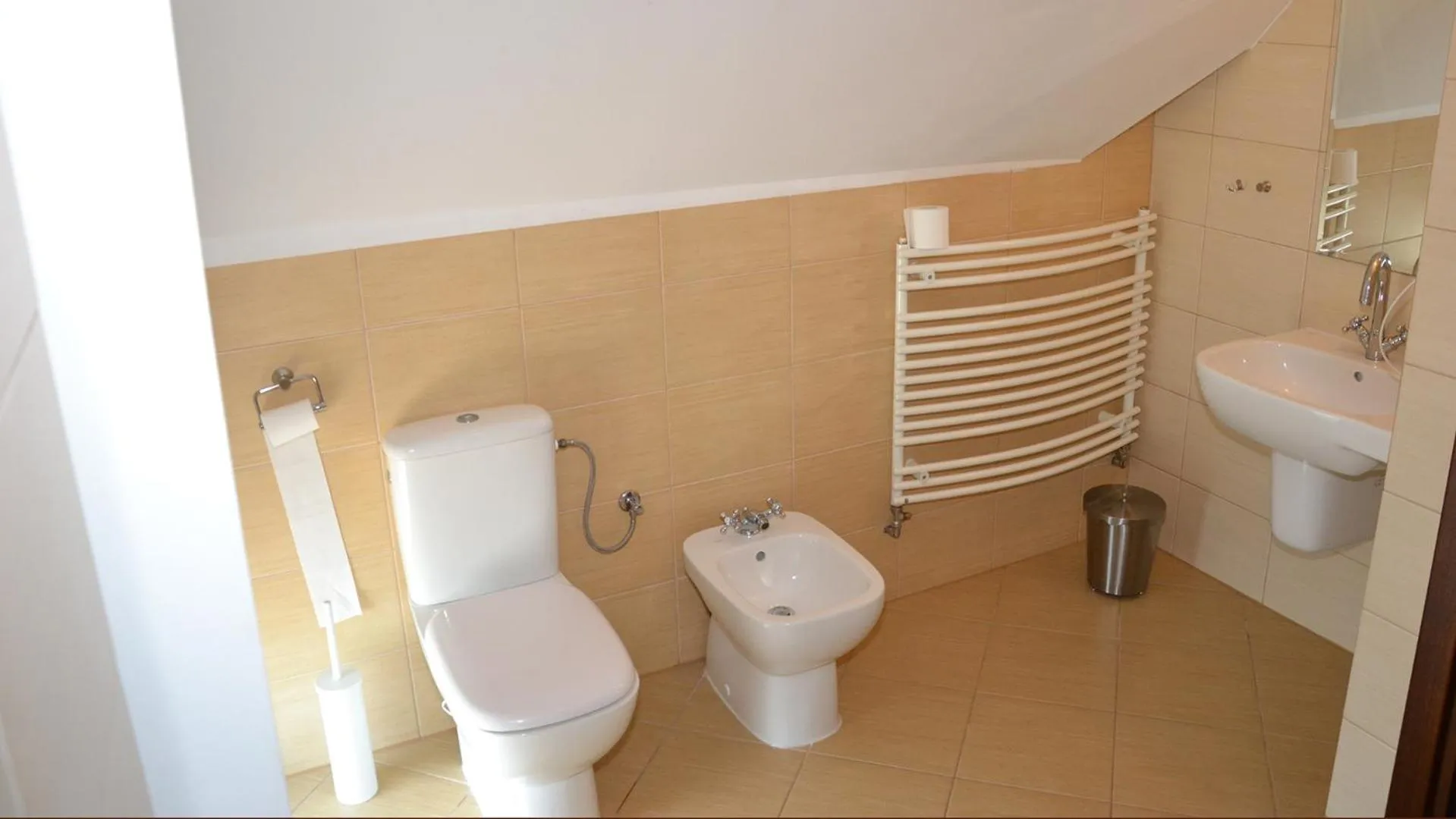 Bathroom in Tawerna Kaper