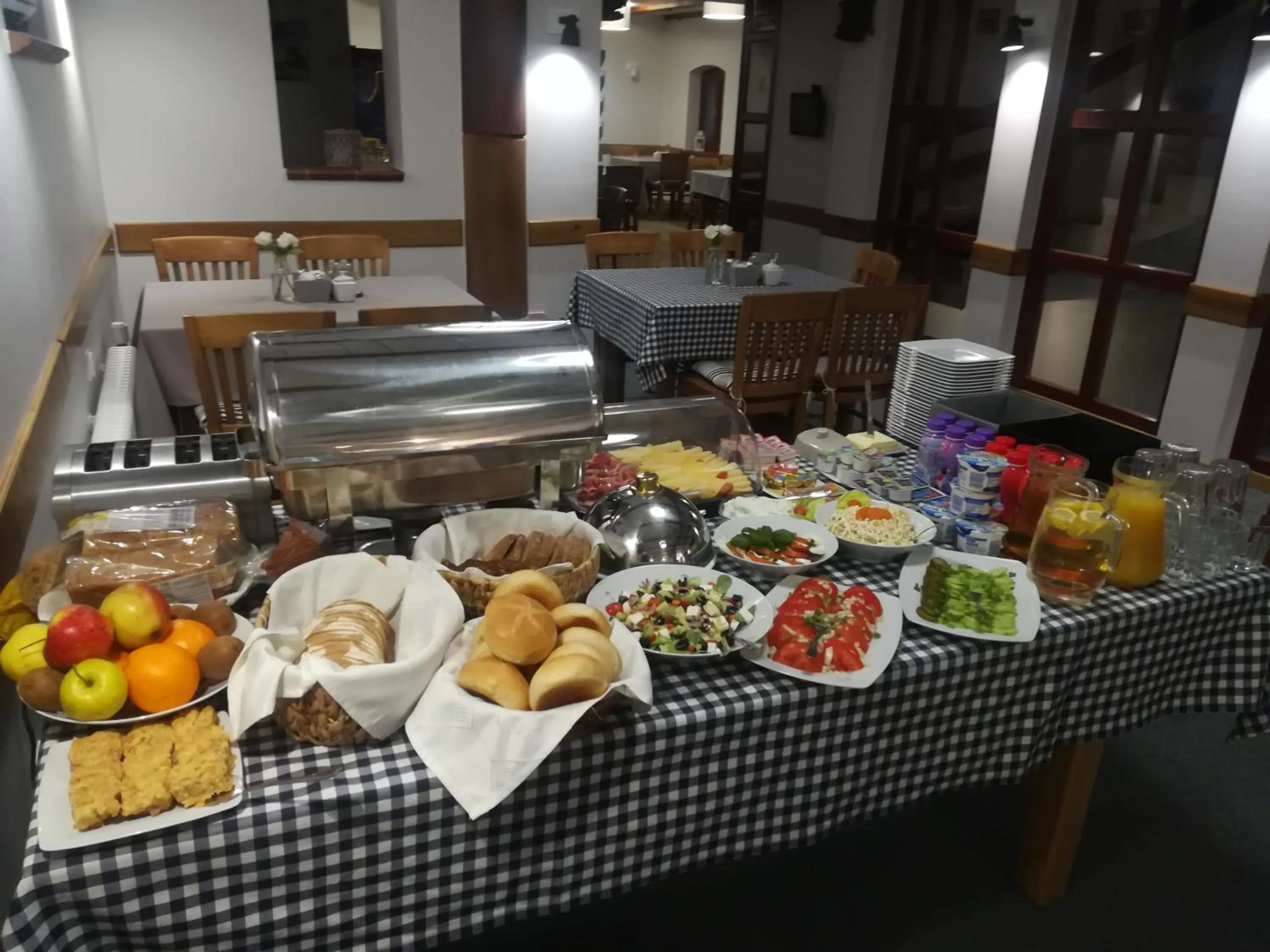 Buffet breakfast in Tawerna Kaper