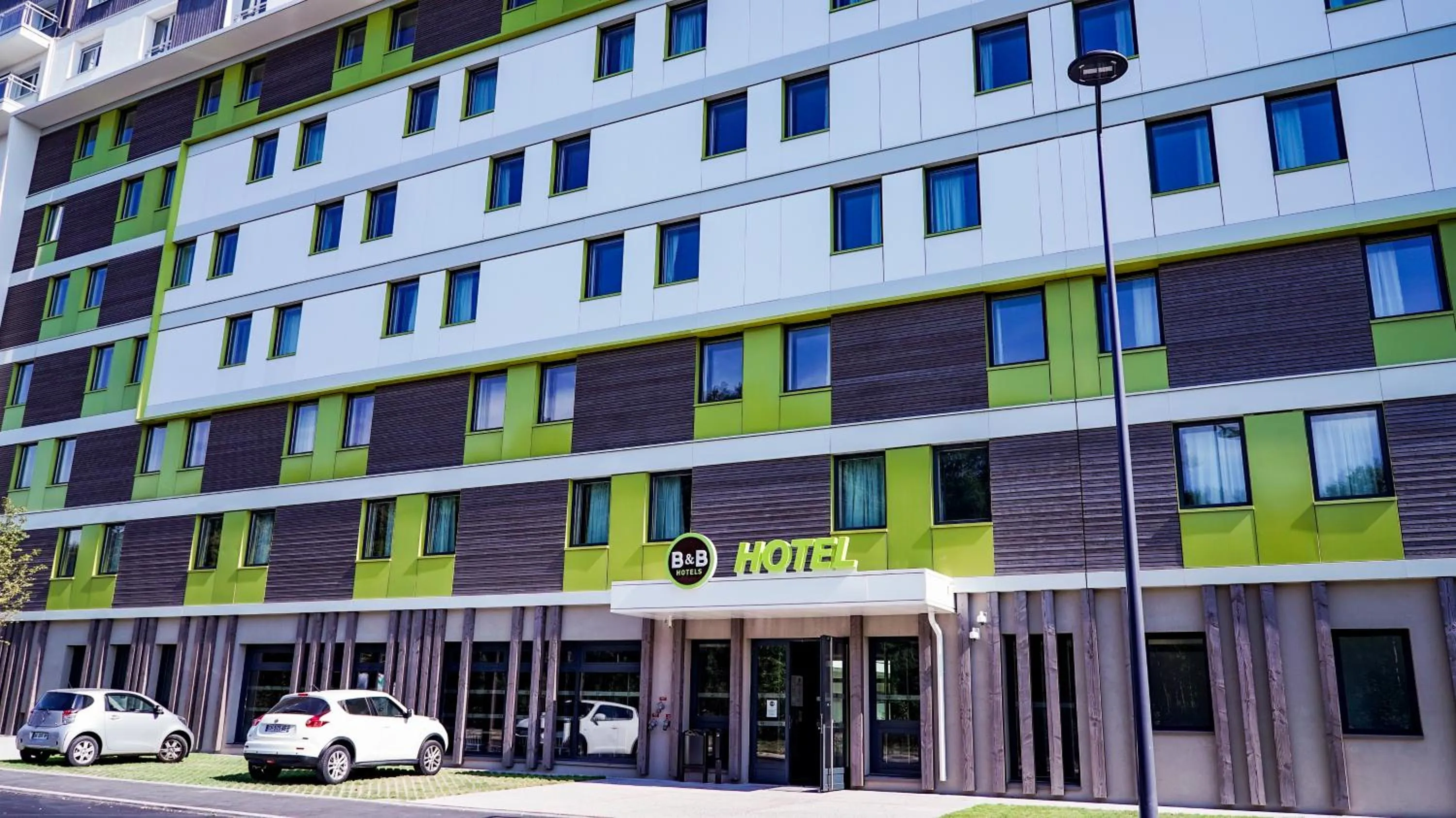 Facade/entrance in B&B HOTEL Paris Meudon Vélizy