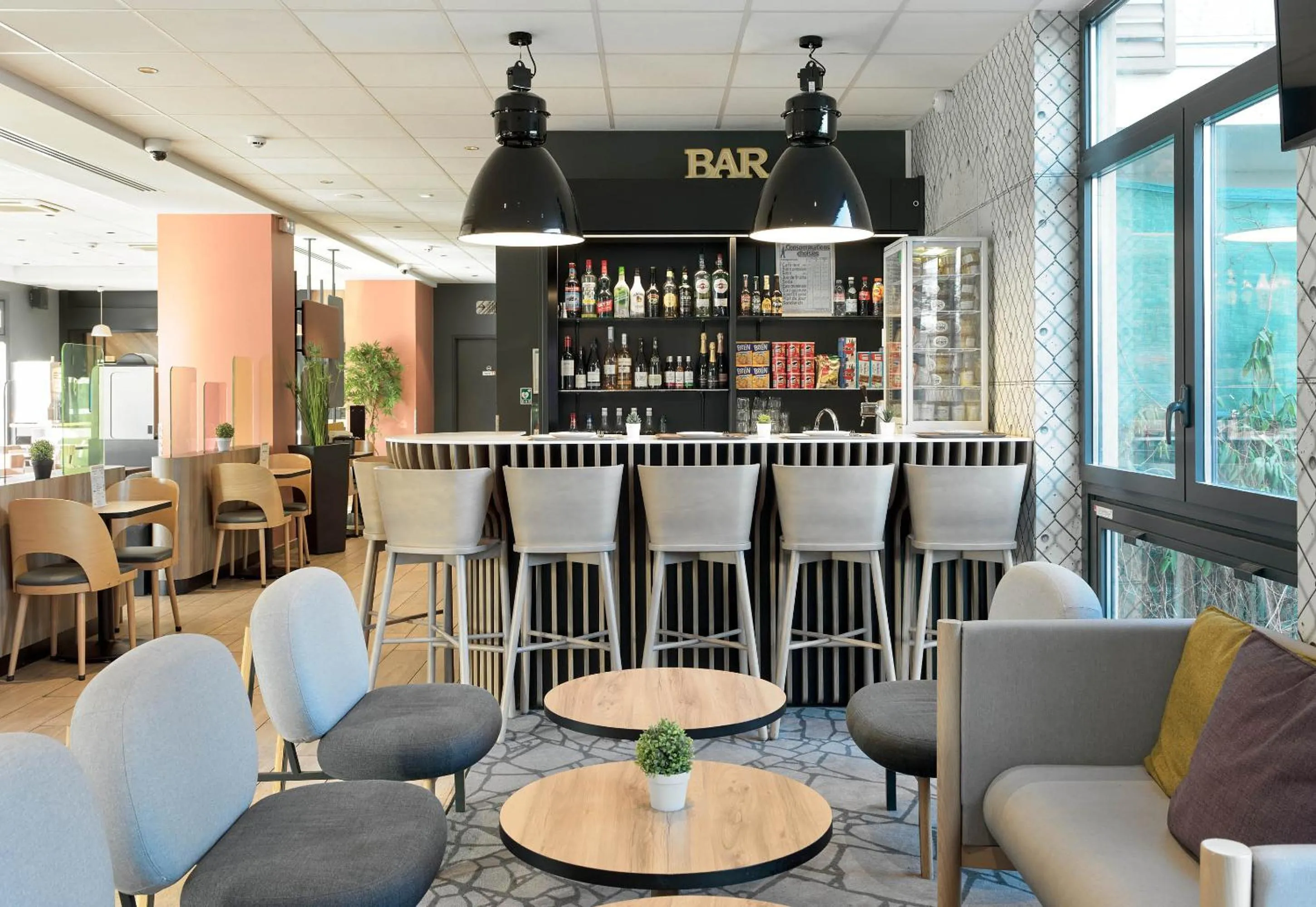 Lounge or bar in B&B HOTEL Paris Meudon Vélizy