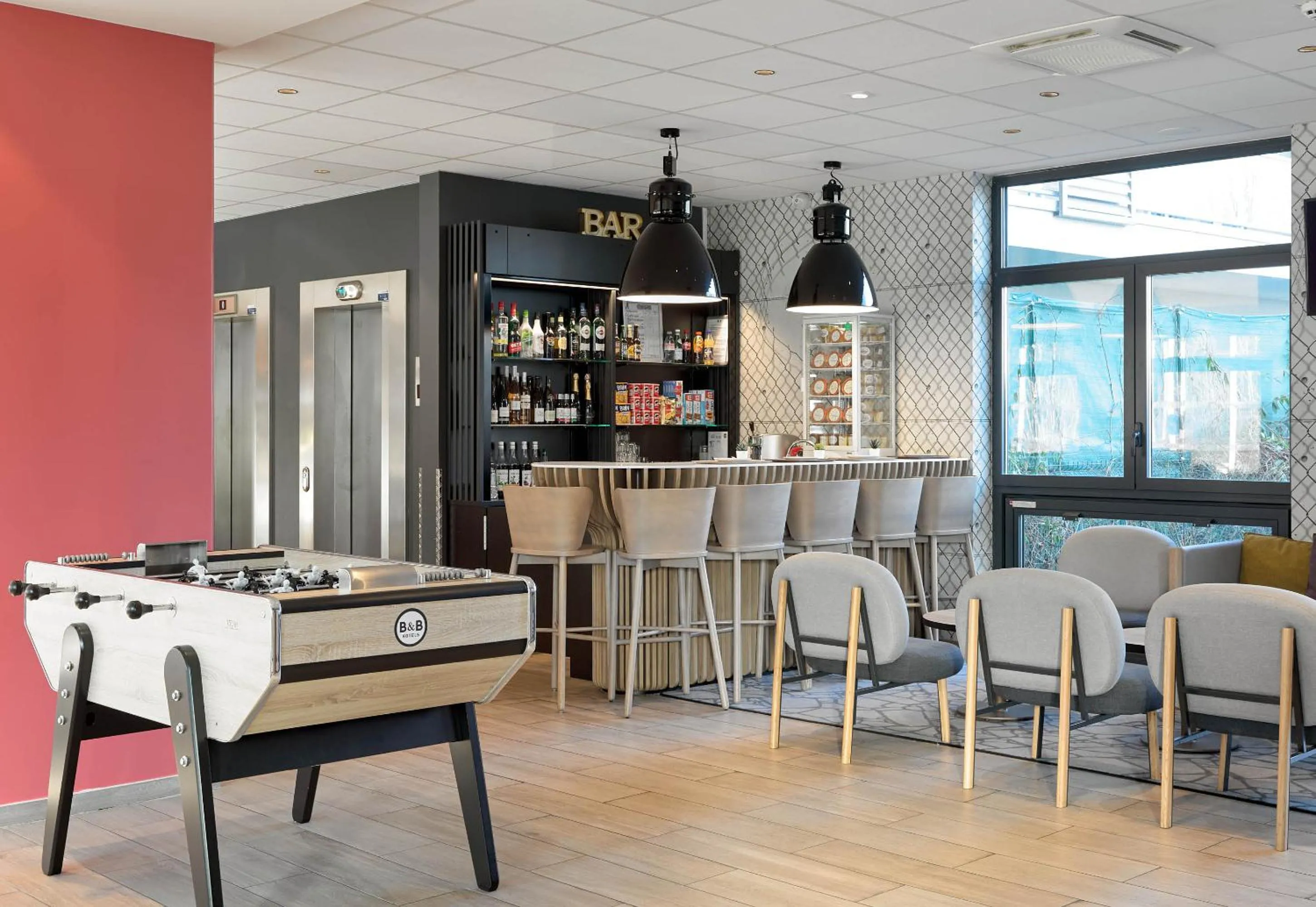 Lounge or bar in B&B HOTEL Paris Meudon Vélizy