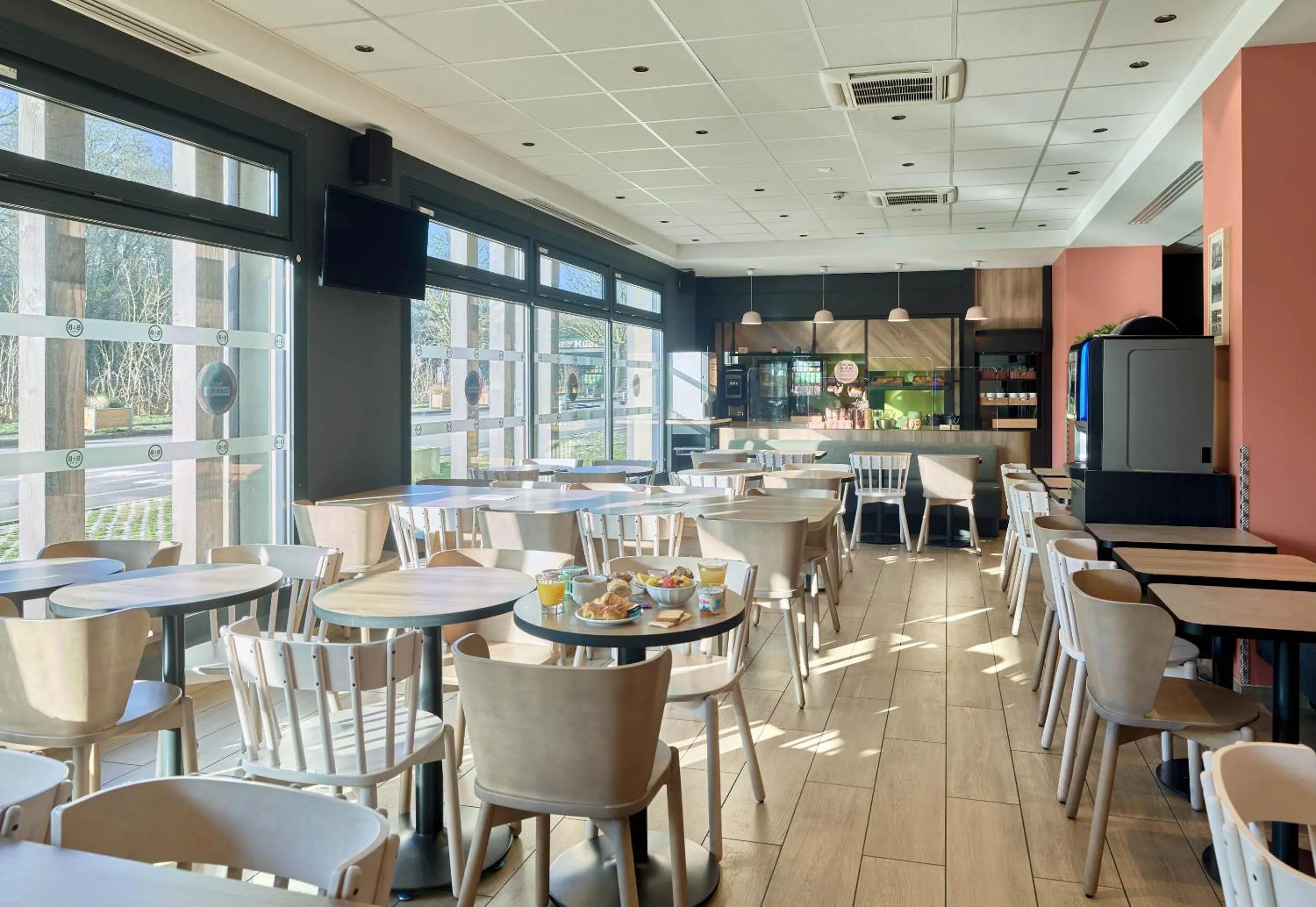 Restaurant/places to eat in B&B HOTEL Paris Meudon Vélizy