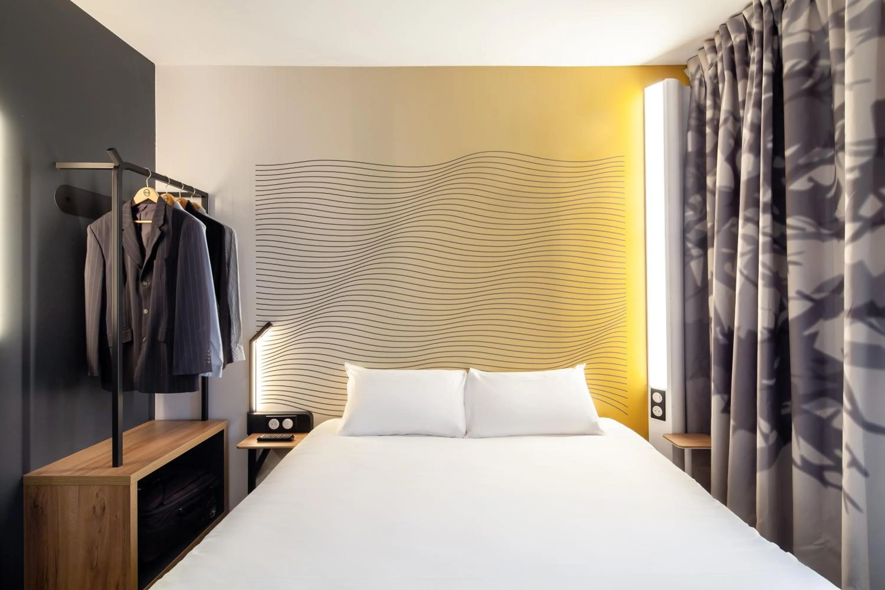 Bedroom, Bed in B&B HOTEL Paris Meudon Vélizy