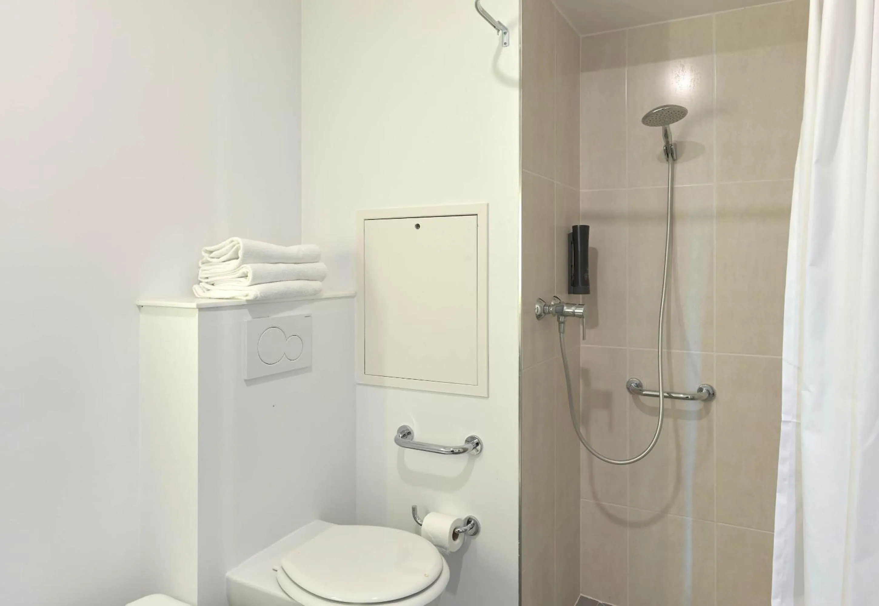 Bathroom in B&B HOTEL Paris Meudon Vélizy