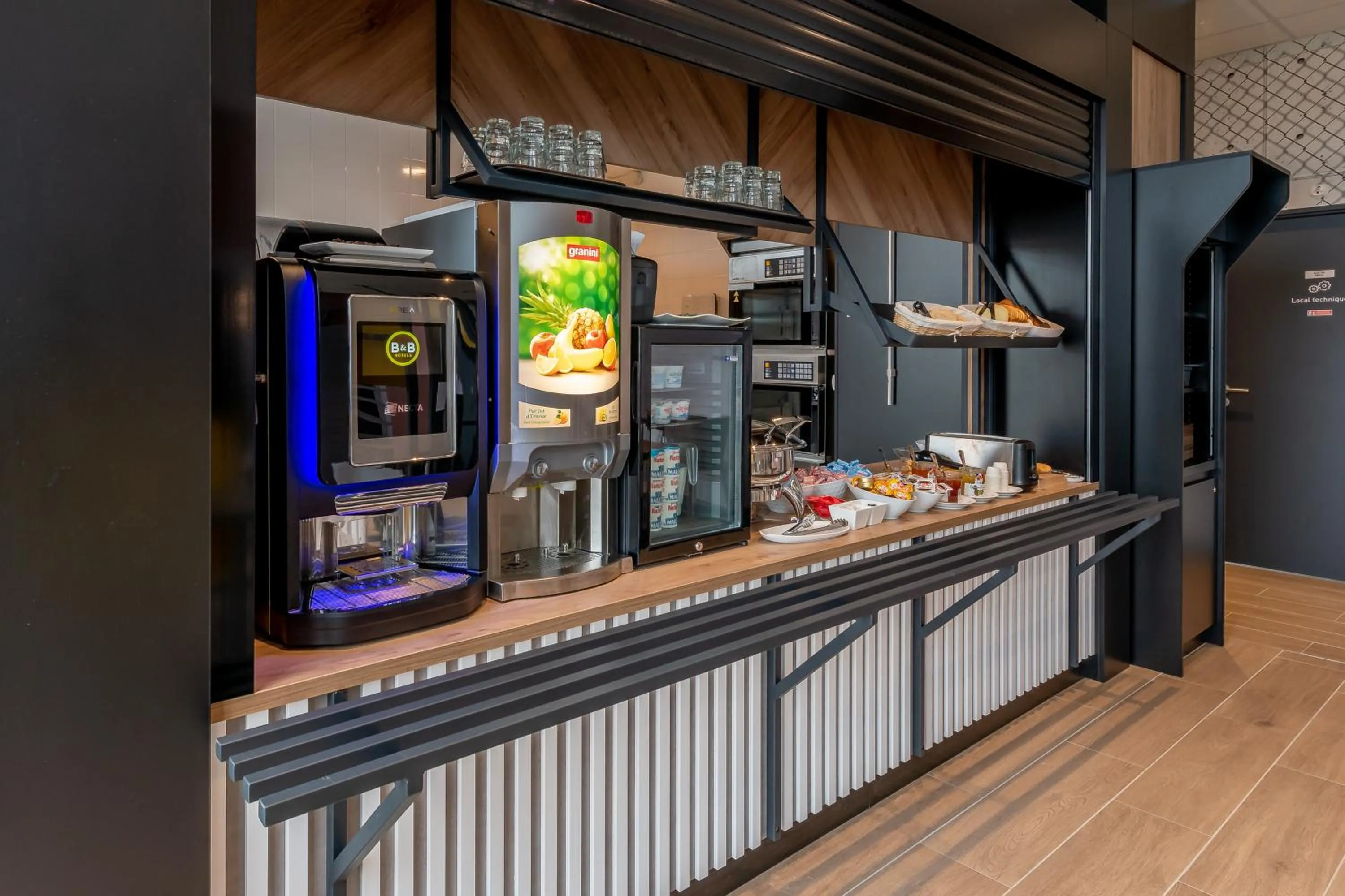 Buffet breakfast in B&B HOTEL Paris Meudon Vélizy