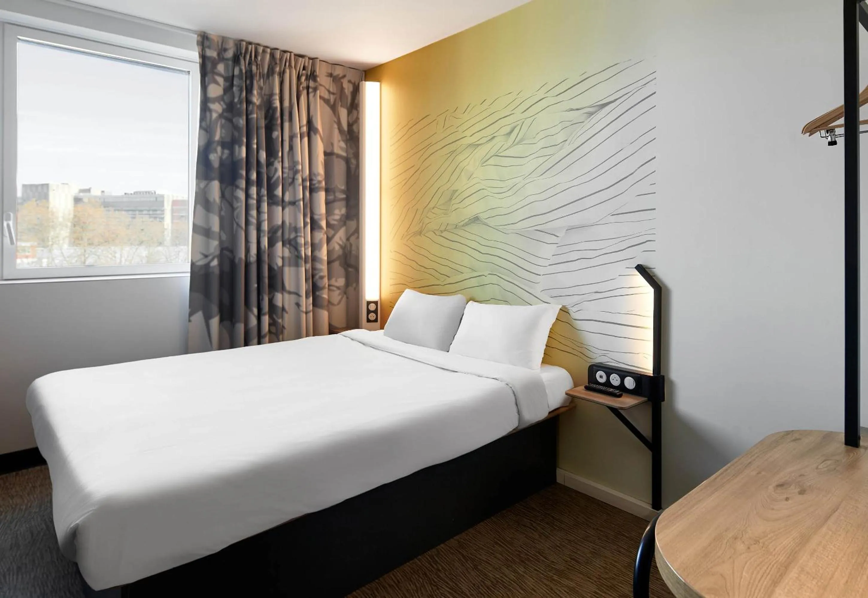 Bedroom, Bed in B&B HOTEL Saint-Denis Porte de Paris