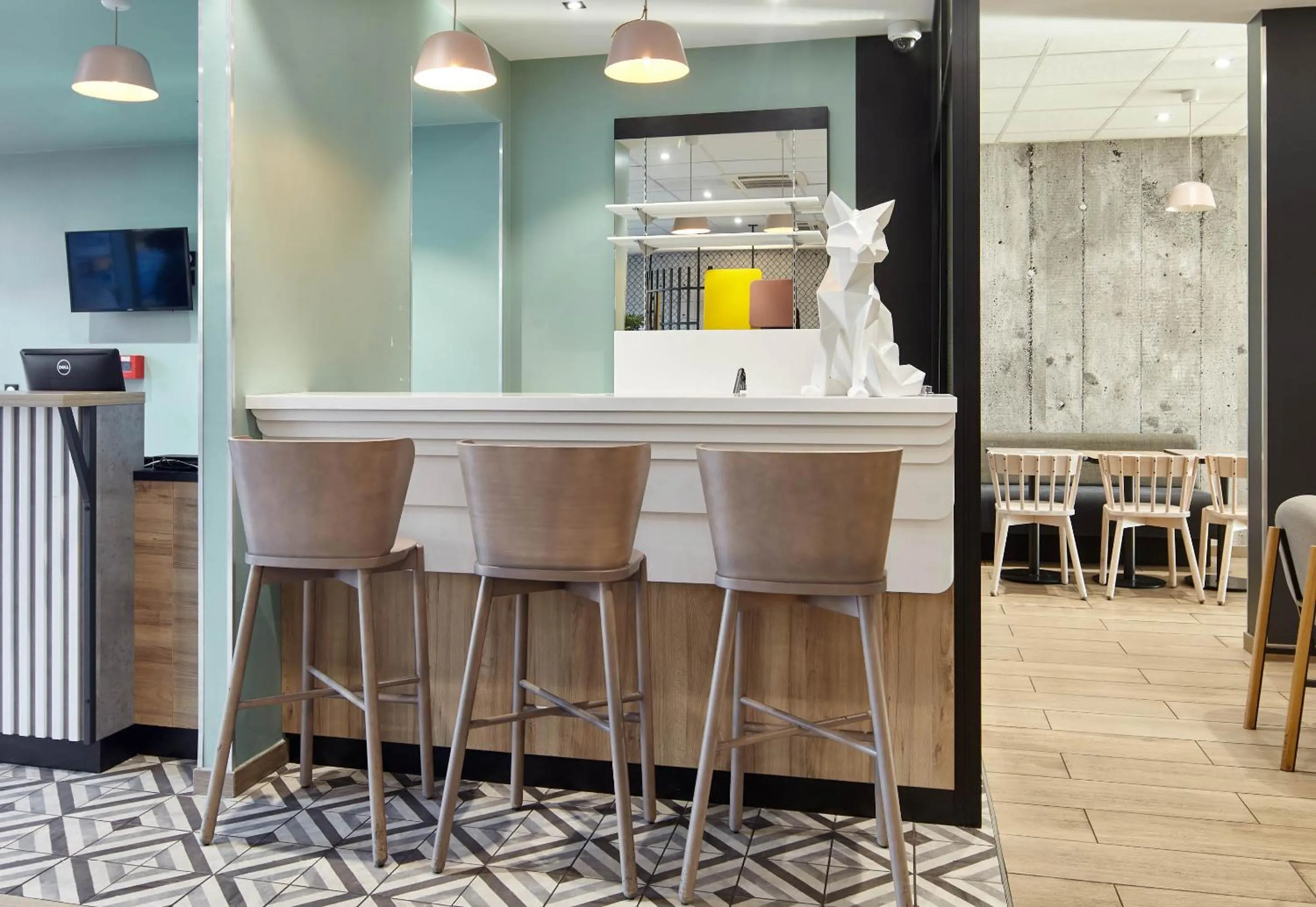 Lounge or bar in B&B HOTEL Saint-Denis Porte de Paris