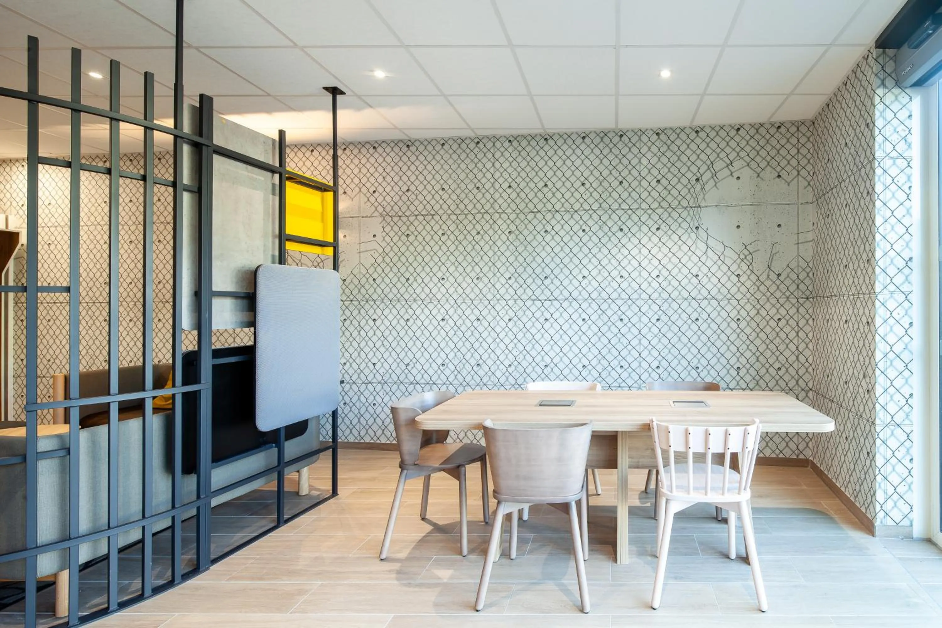 Lobby or reception in B&B HOTEL Saint-Denis Porte de Paris