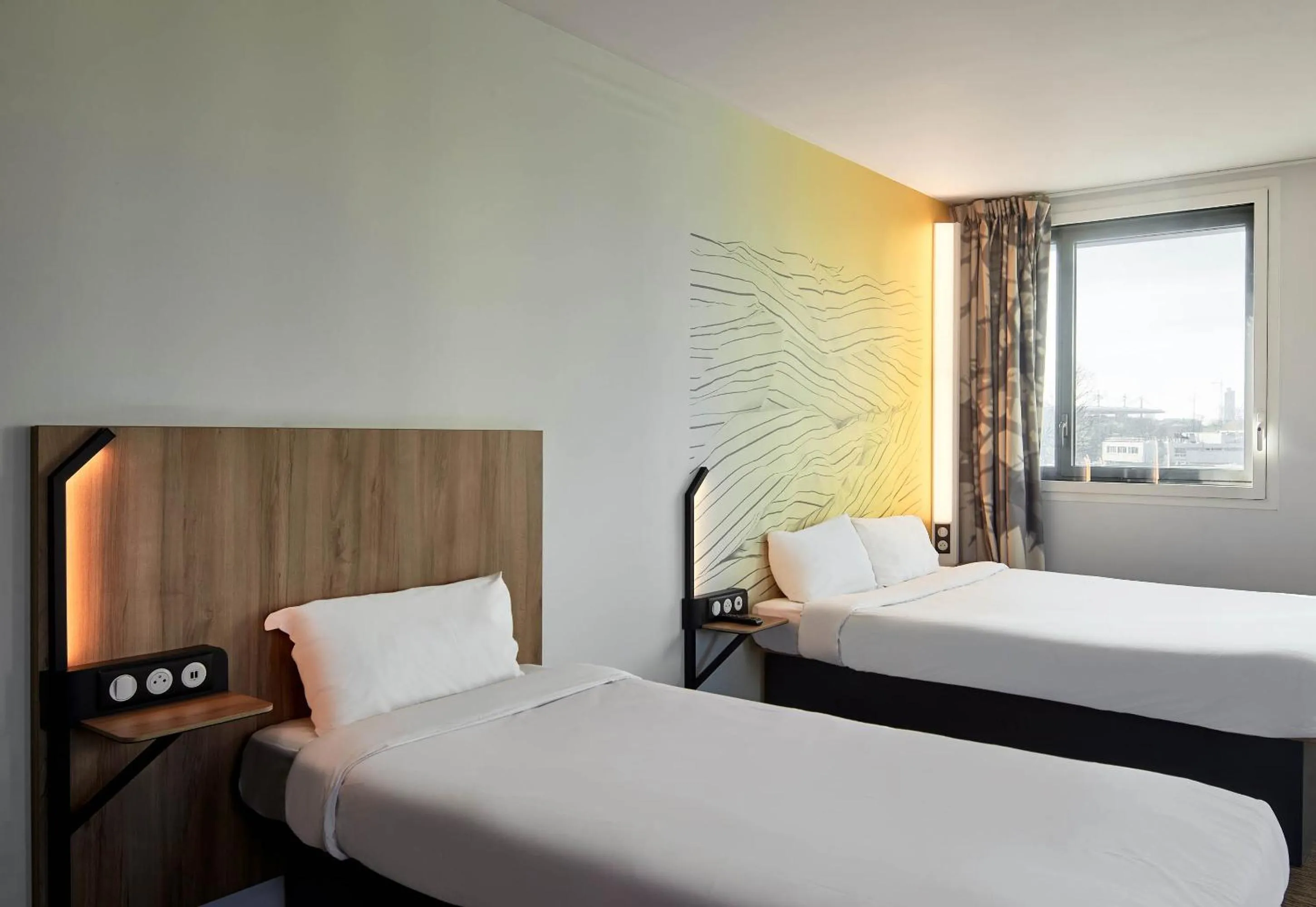 Bedroom, Bed in B&B HOTEL Saint-Denis Porte de Paris