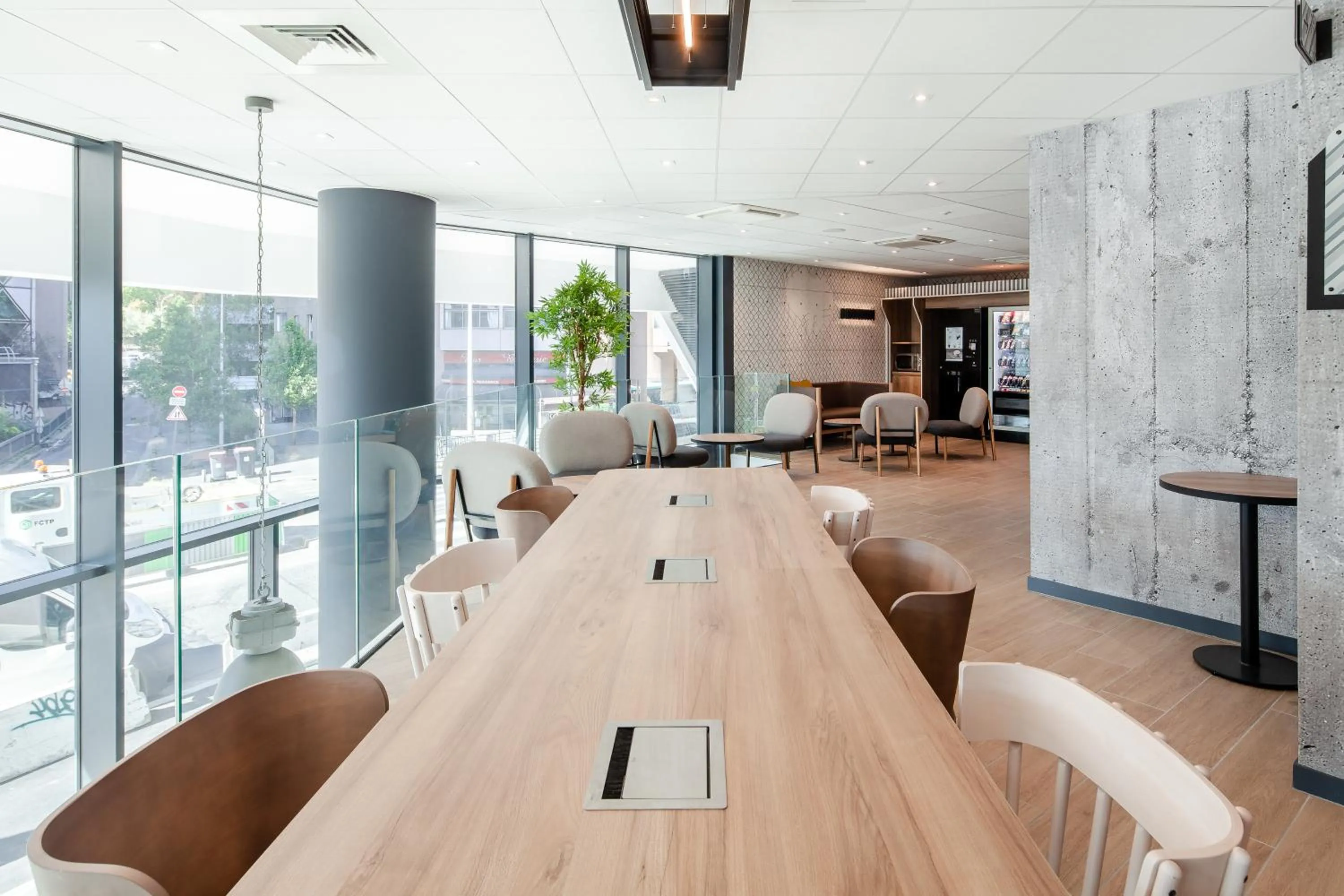 Communal lounge/ TV room in B&B HOTEL Paris Porte de Bagnolet