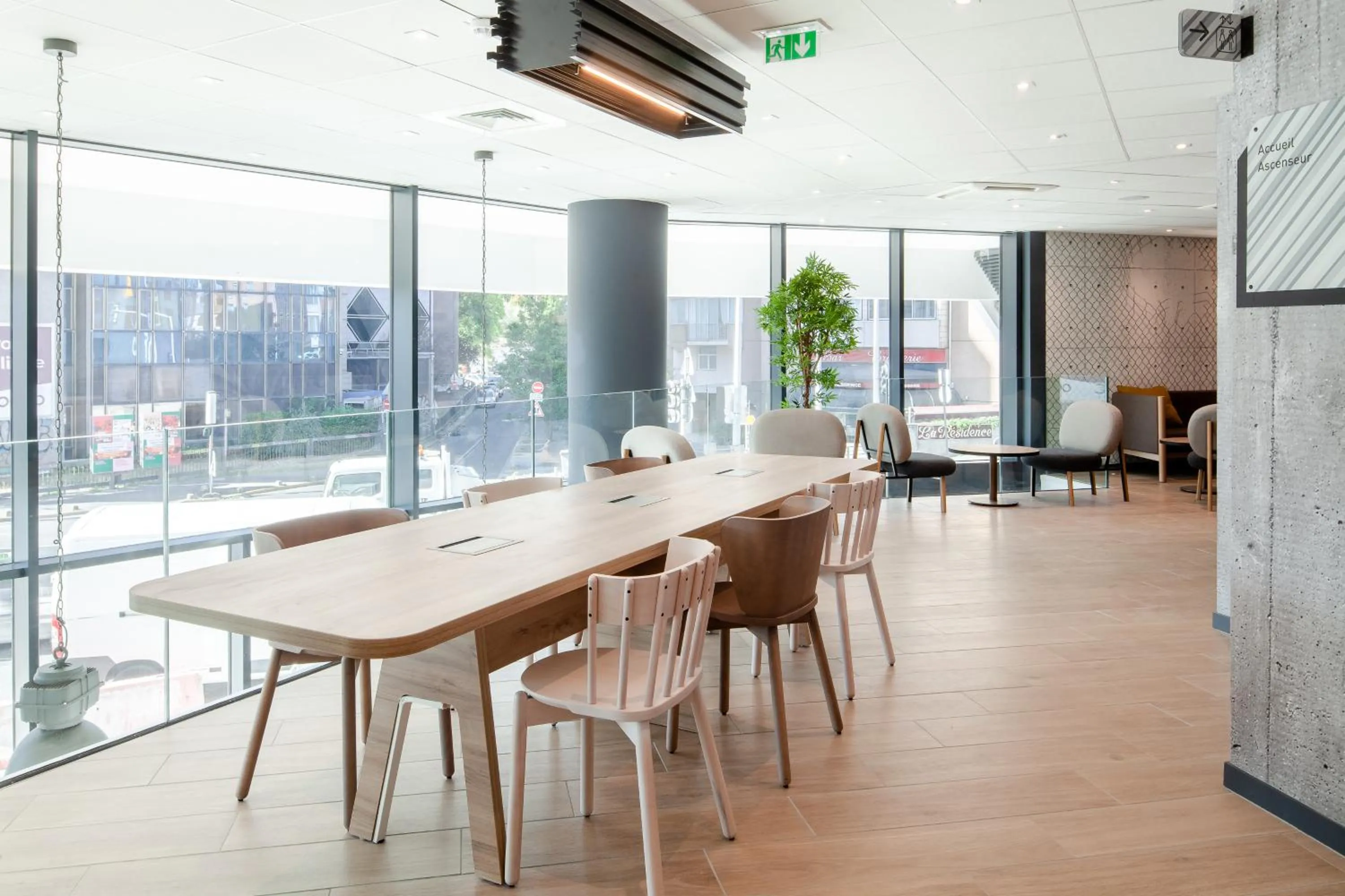 Communal lounge/ TV room in B&B HOTEL Paris Porte de Bagnolet