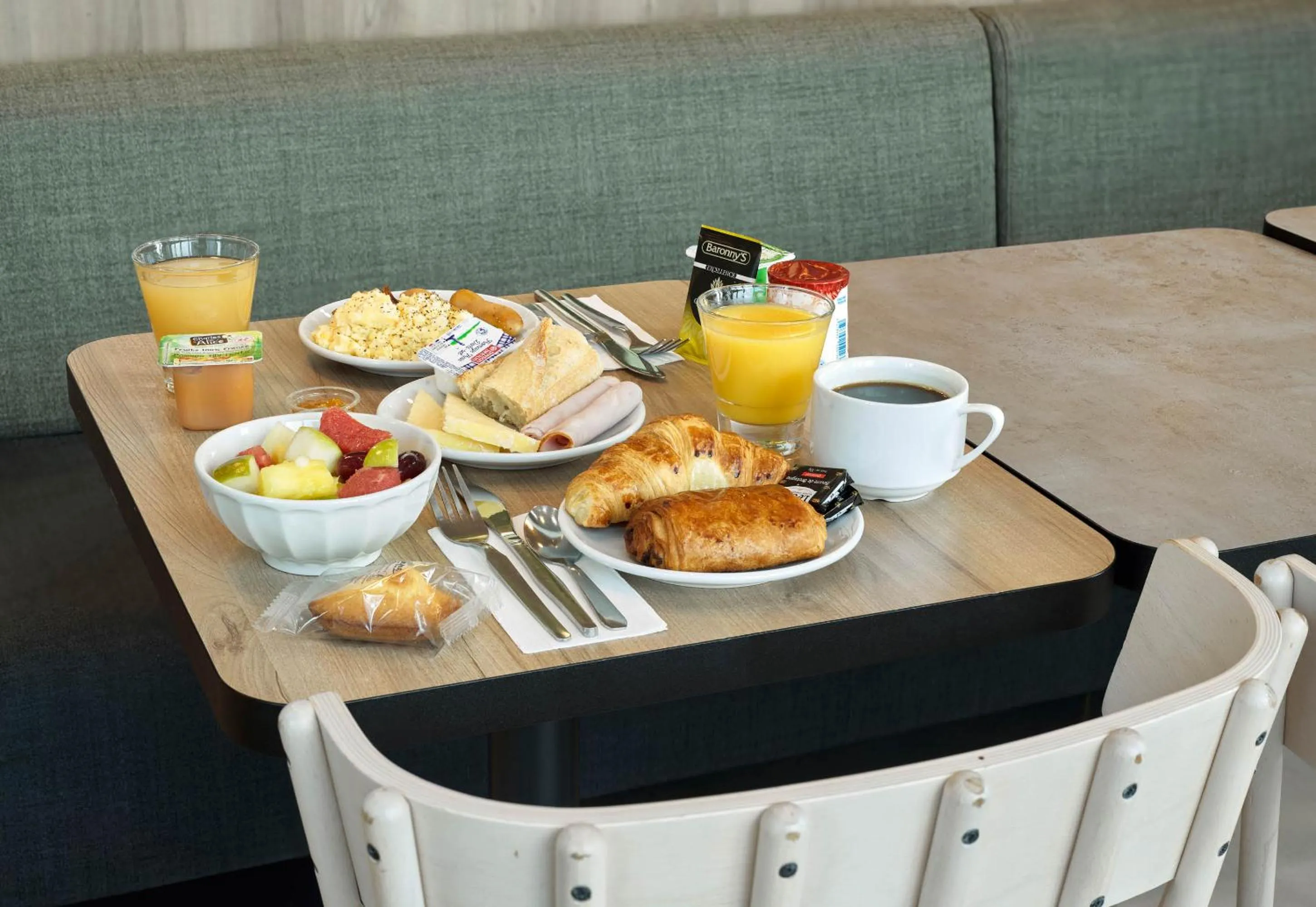 Breakfast in B&B HOTEL Paris Porte de Bagnolet