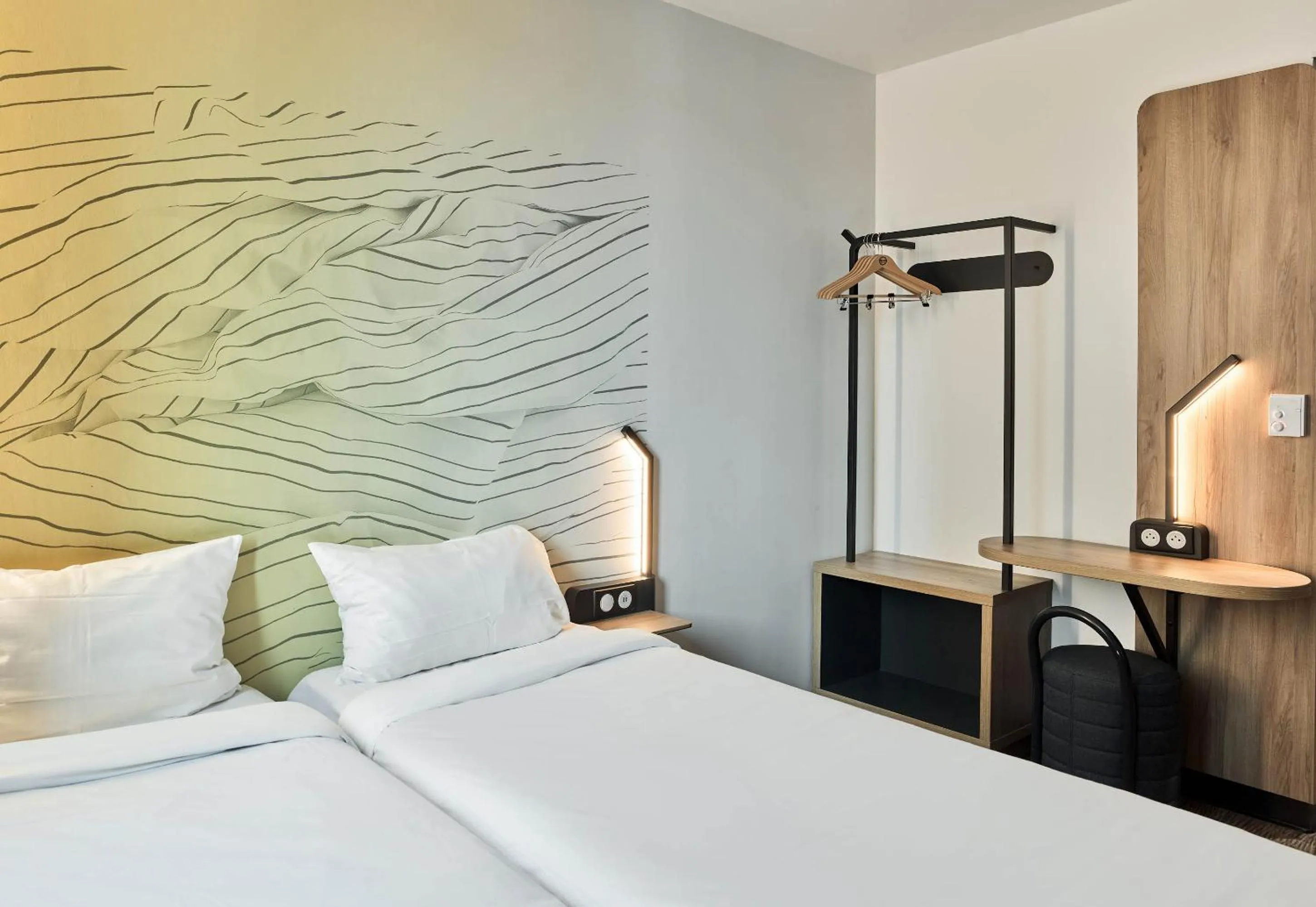 Bedroom, Bed in B&B HOTEL Paris Porte de Bagnolet