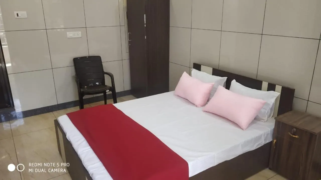 Bed in Sar Raj S R RESIDENCY
