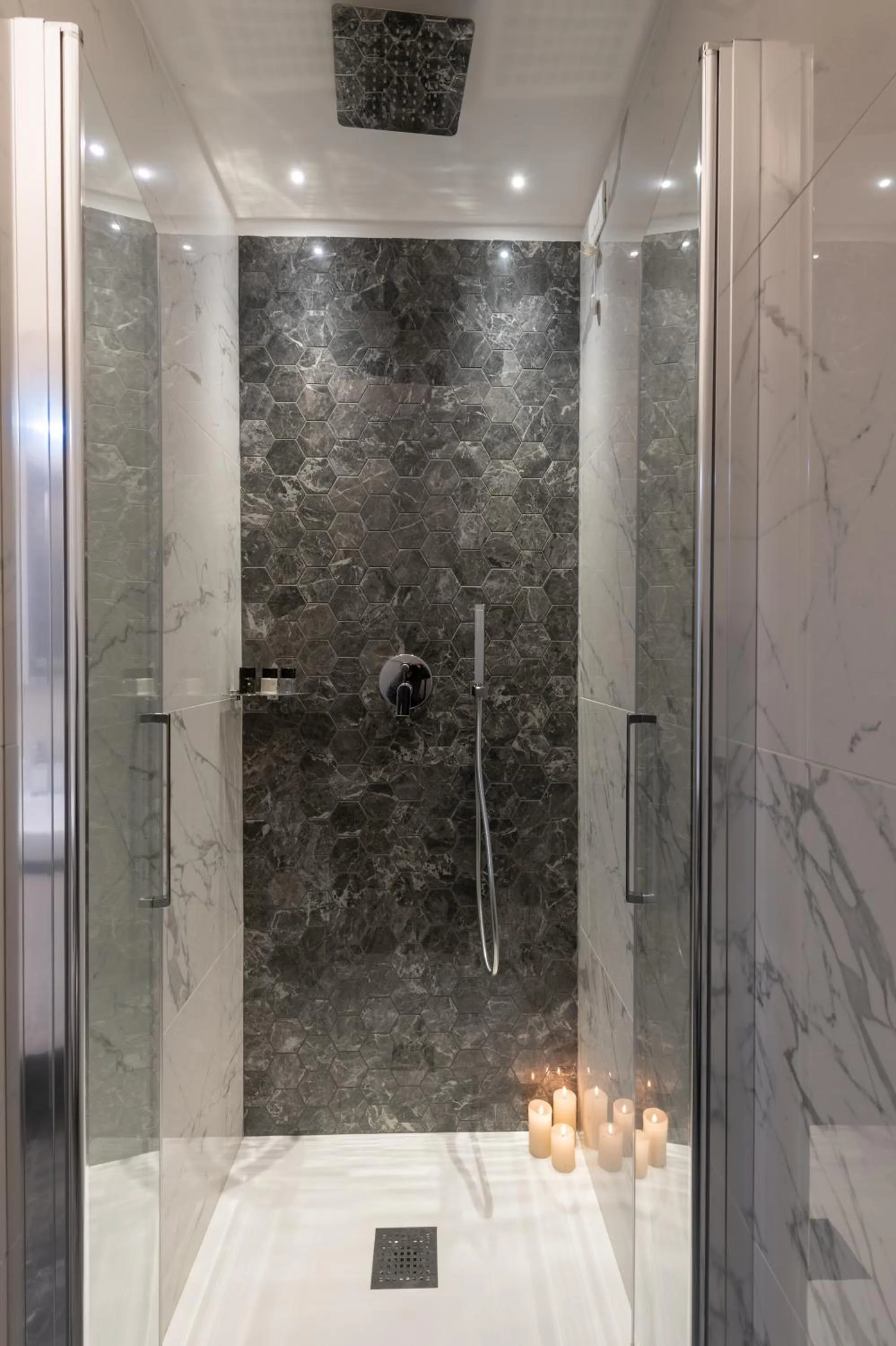 Shower in Kairos by Florence Art Apartments