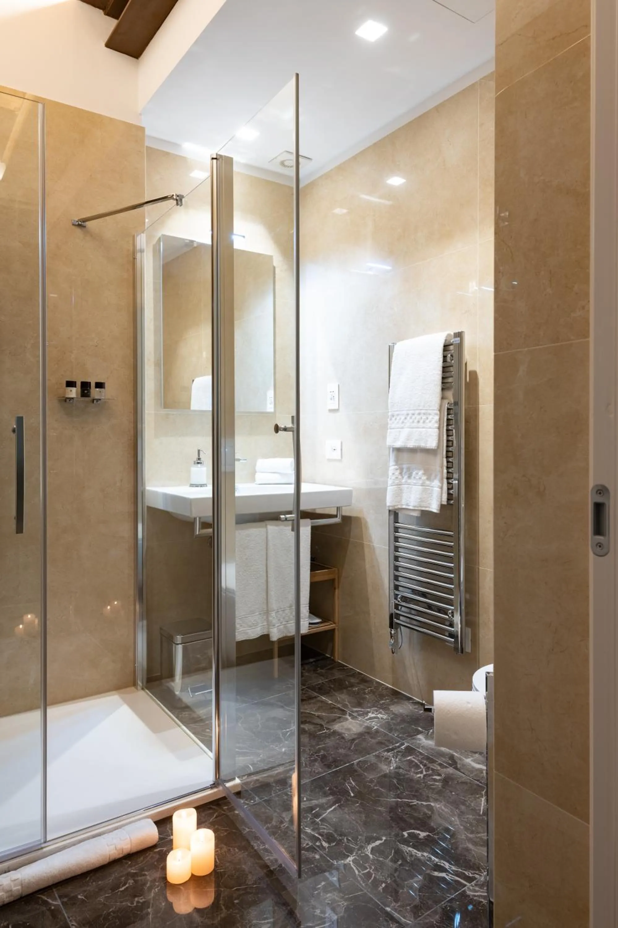 Shower in Kairos by Florence Art Apartments