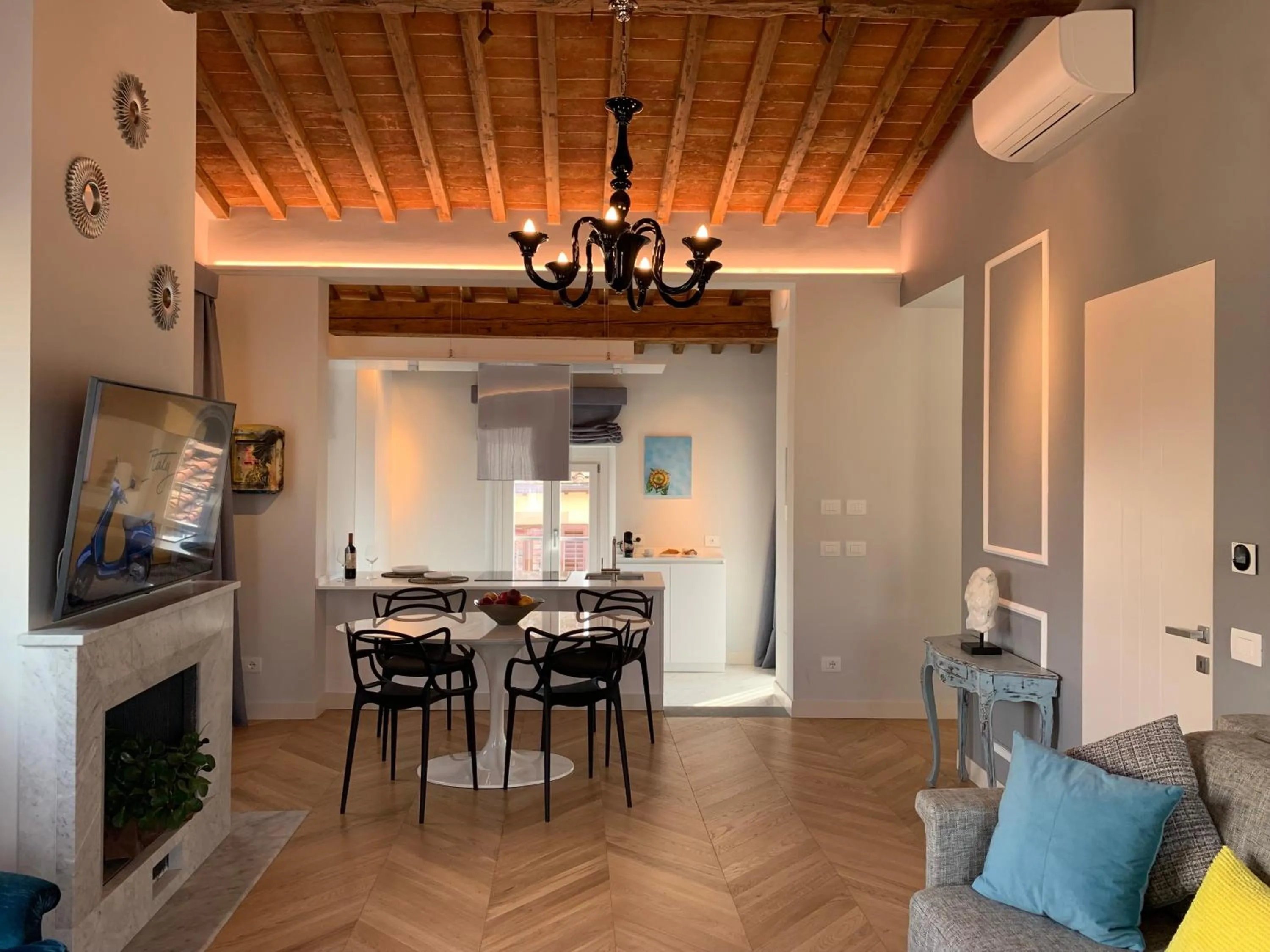 Dining area in Kairos by Florence Art Apartments