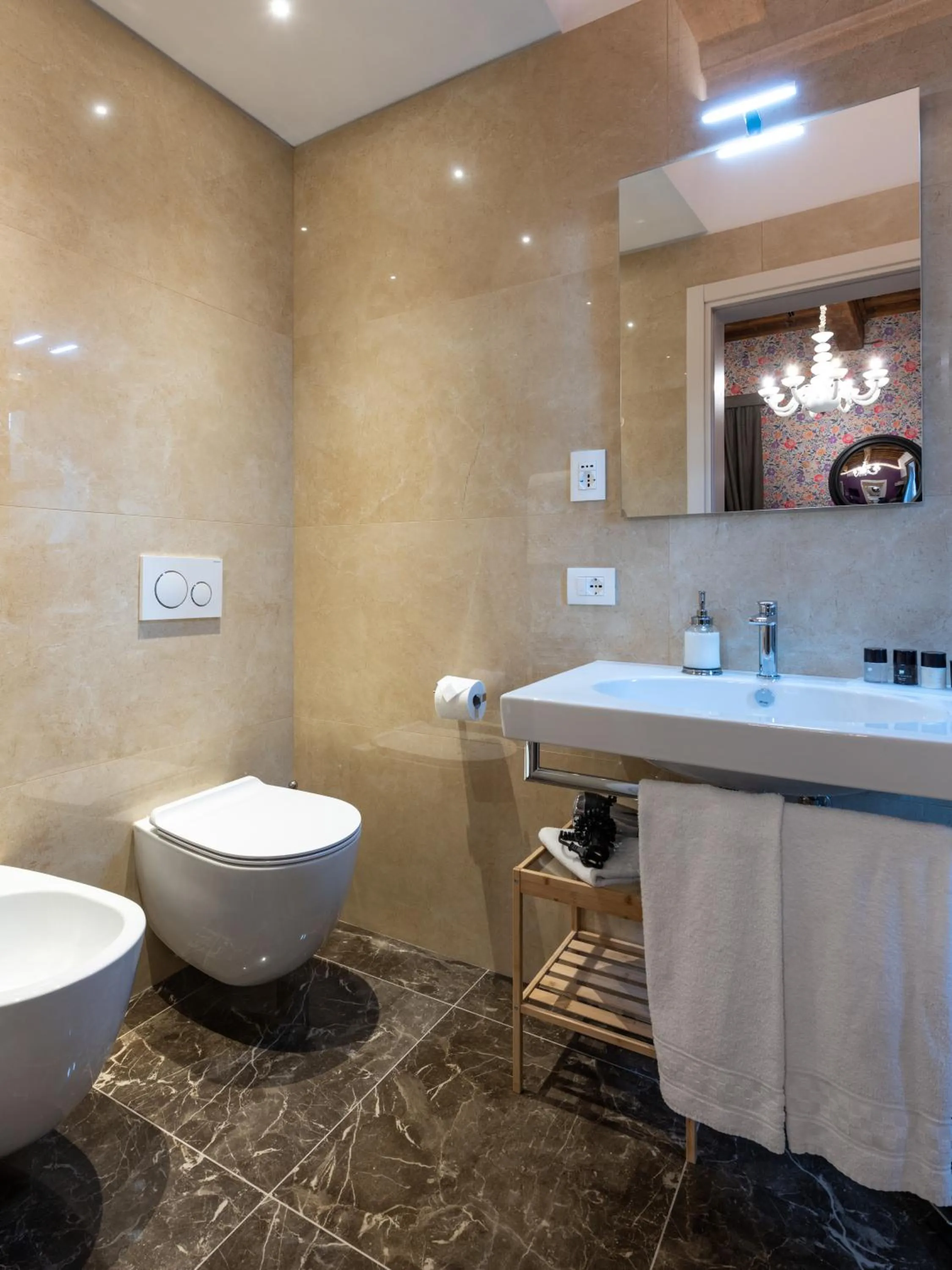 Bathroom in Kairos by Florence Art Apartments