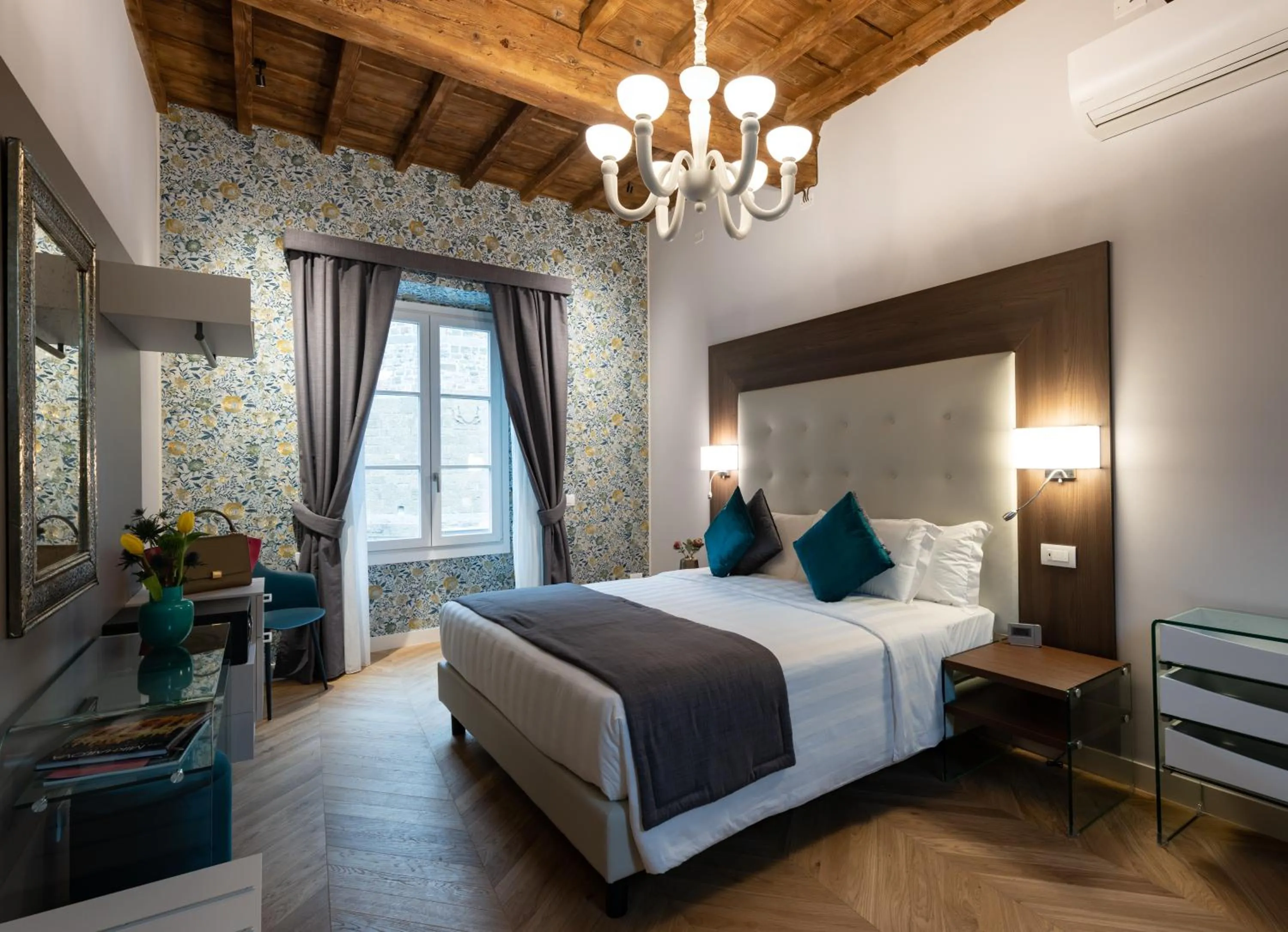 Photo of the whole room, Bed in Kairos by Florence Art Apartments