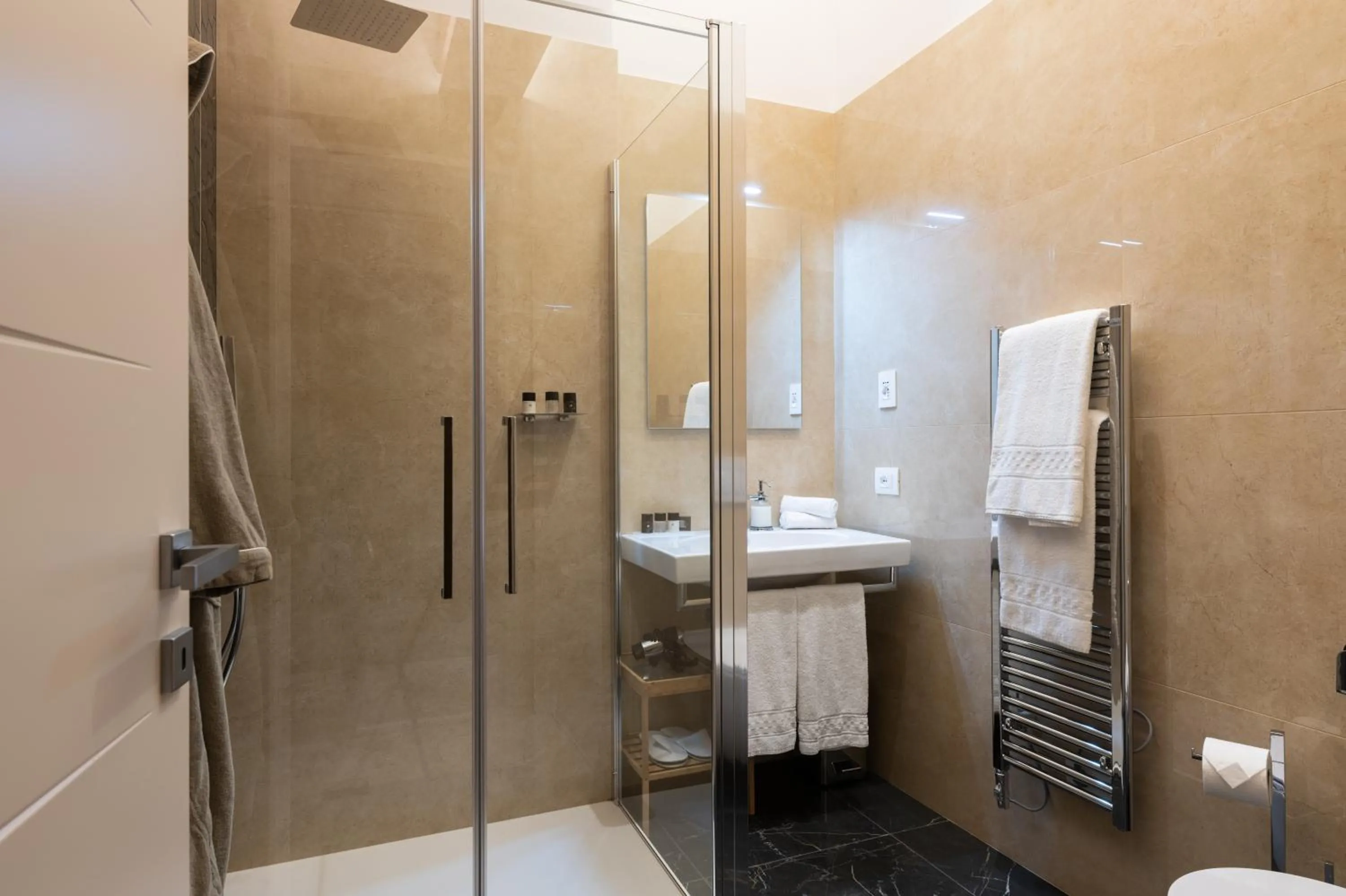 Bathroom in Kairos by Florence Art Apartments