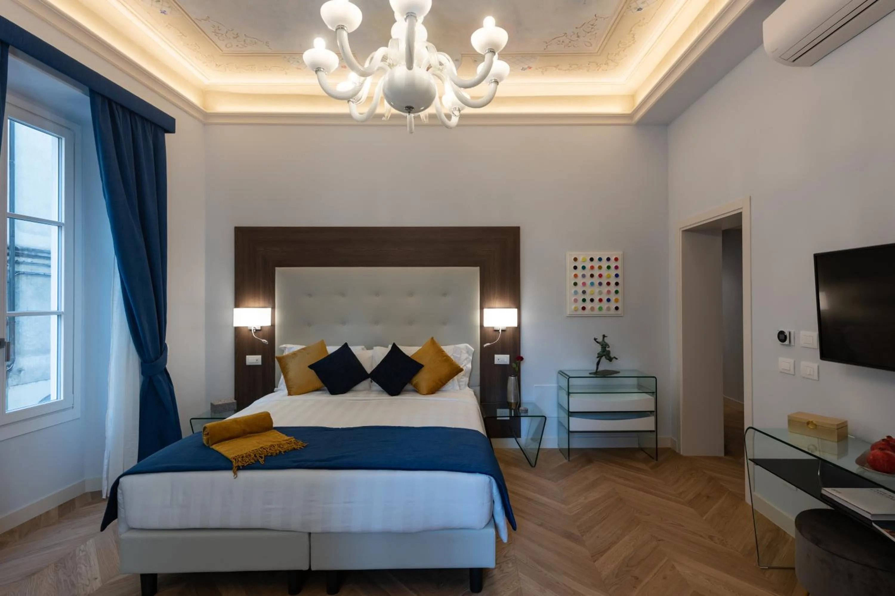 Photo of the whole room, Bed in Kairos by Florence Art Apartments