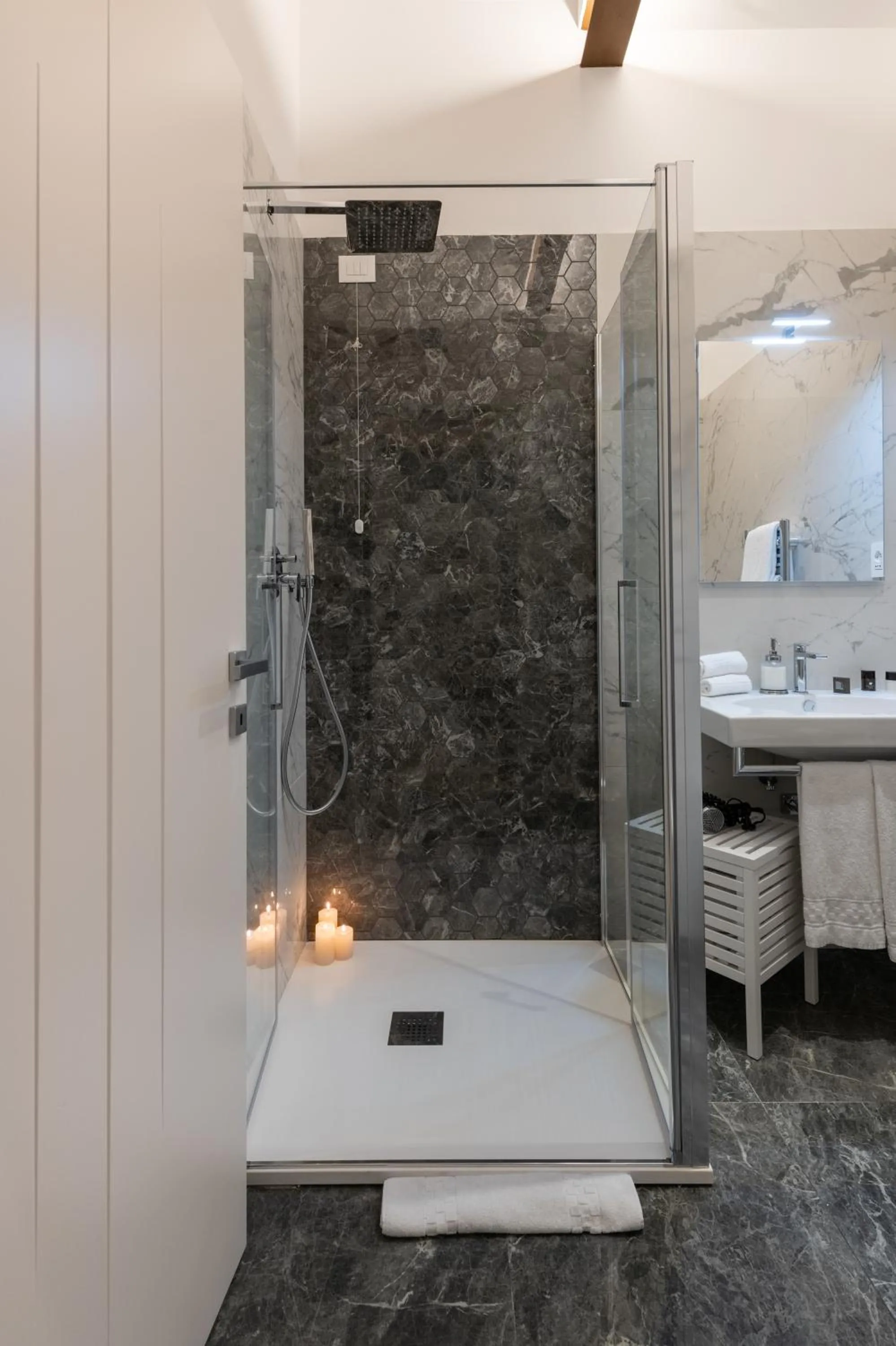 Shower in Kairos by Florence Art Apartments