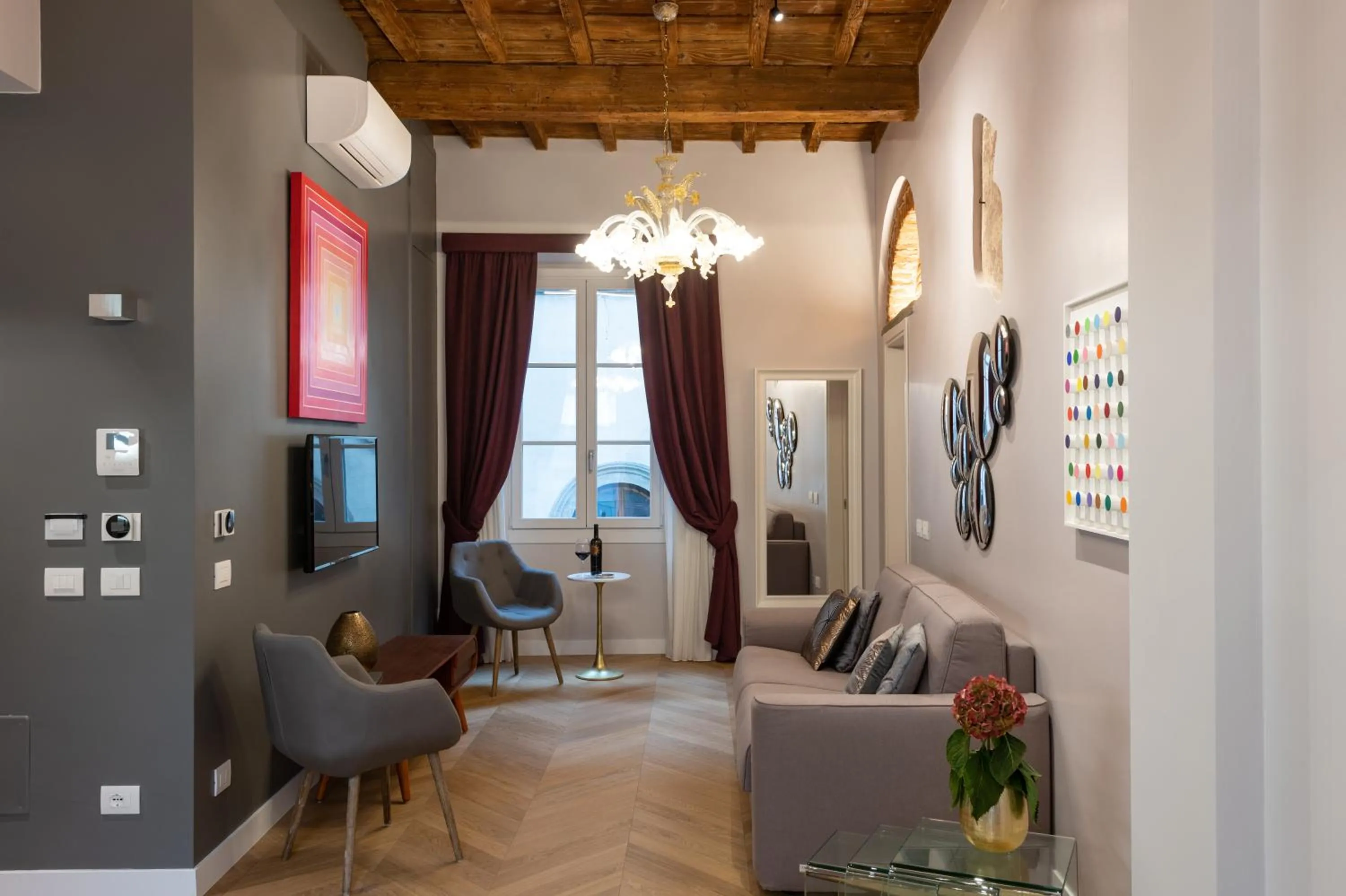 TV and multimedia in Kairos by Florence Art Apartments