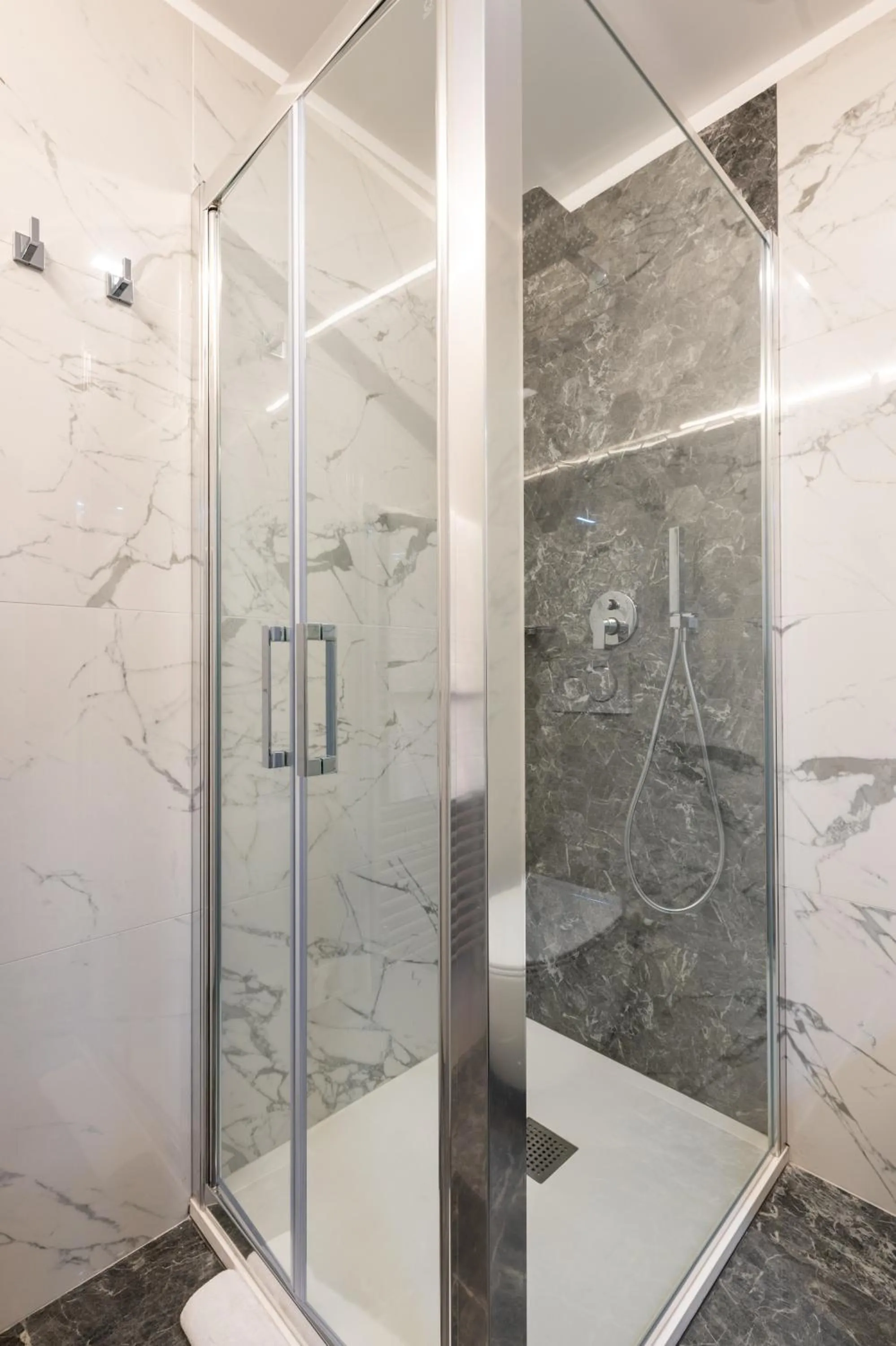 Shower in Kairos by Florence Art Apartments