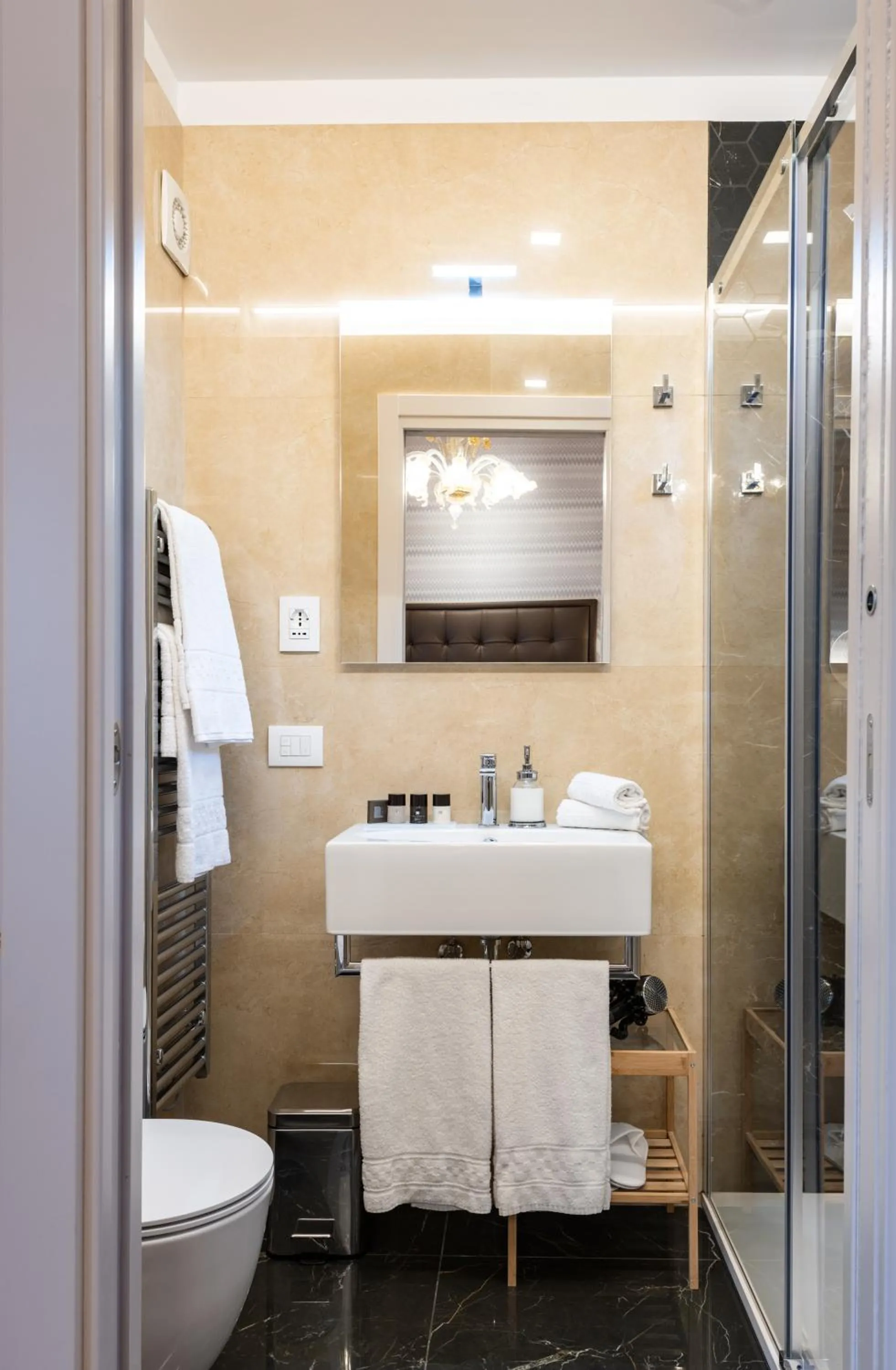 Bathroom in Kairos by Florence Art Apartments