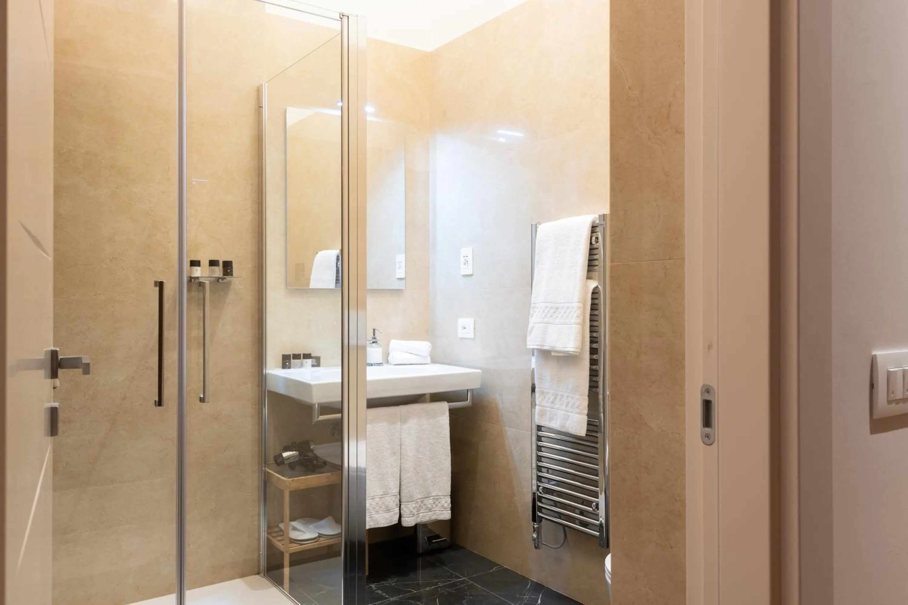 Shower in Kairos by Florence Art Apartments