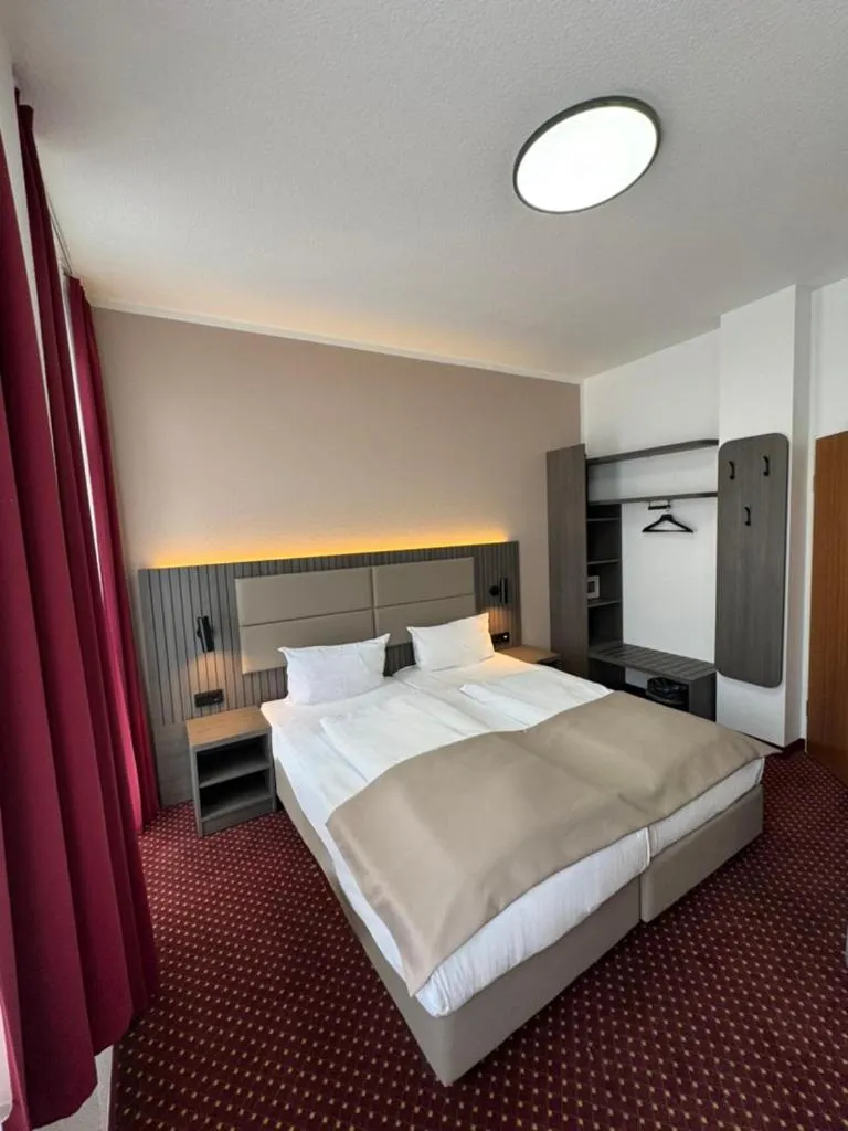Bed in Hotel Lumen am Hauptbahnhof