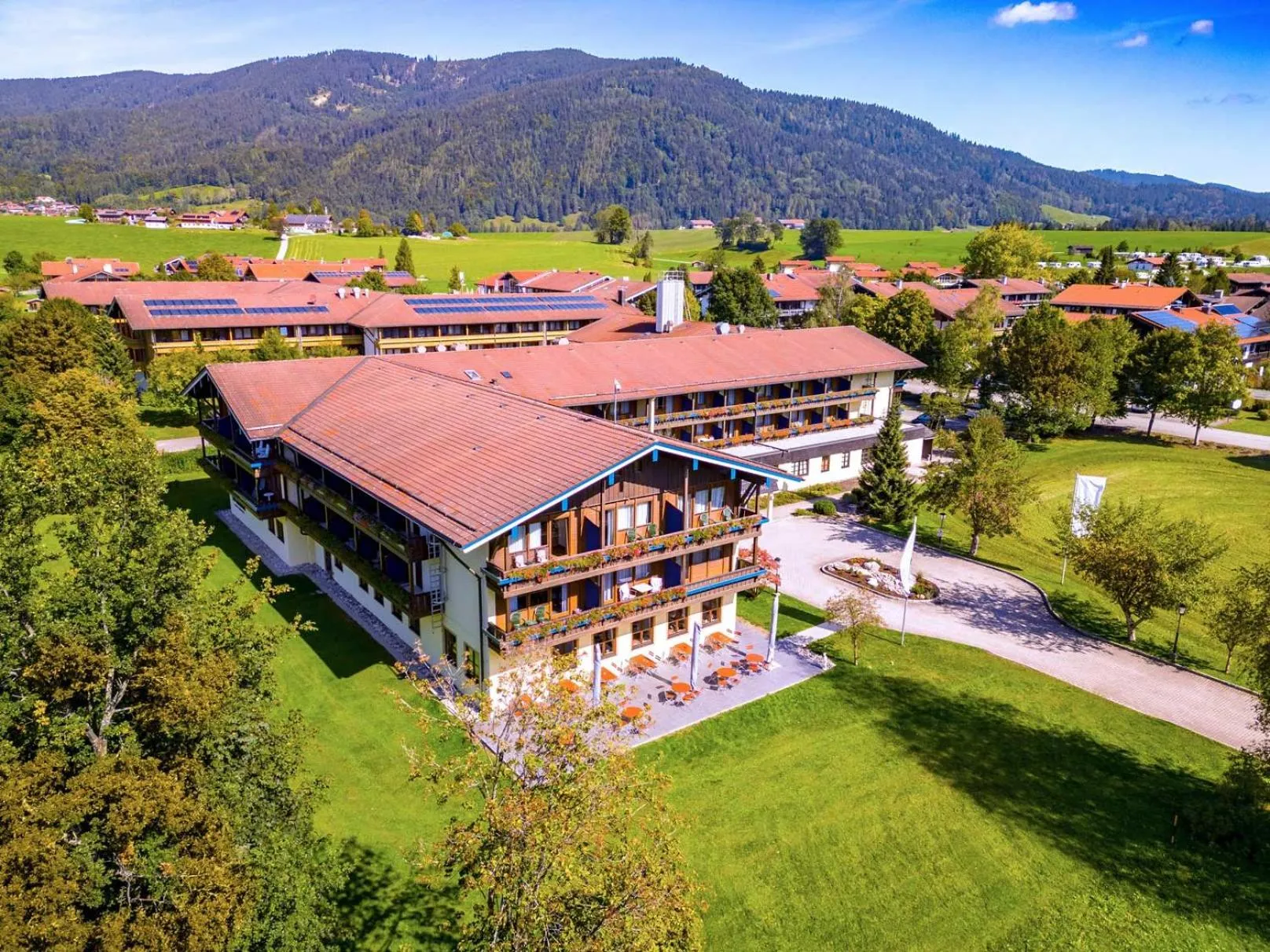 Property building in Das Wiesgauer - Alpenhotel Inzell