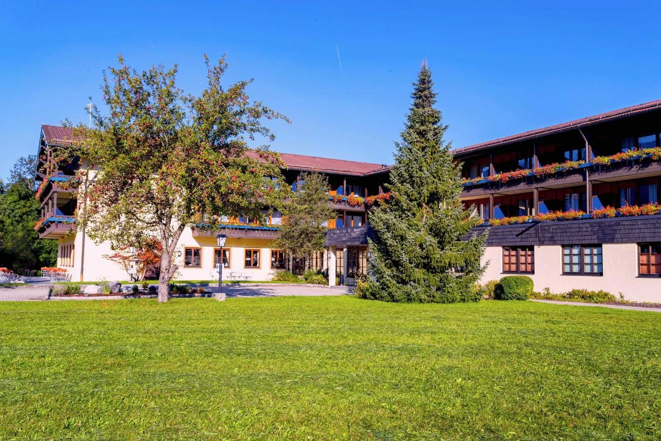 Property building in Das Wiesgauer - Alpenhotel Inzell