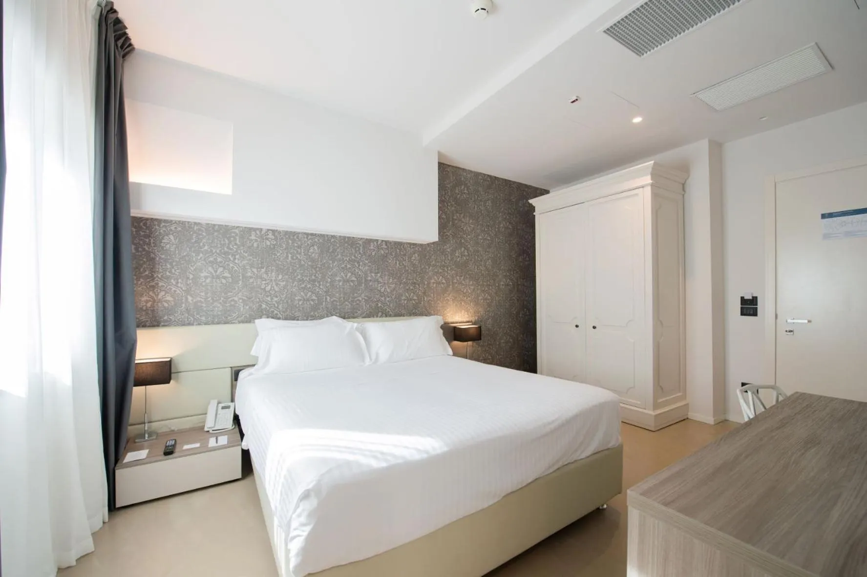 Photo of the whole room, Bed in Grand Hotel Faraglioni