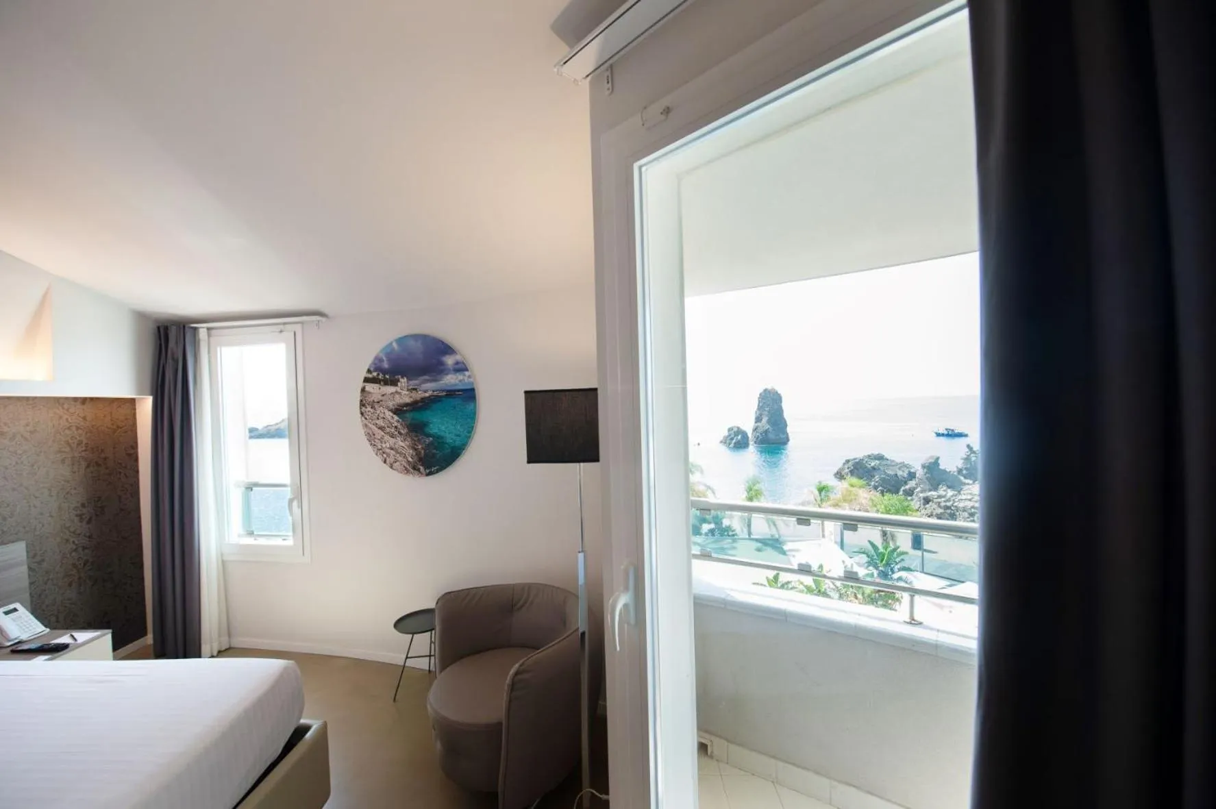 Photo of the whole room, Bed in Grand Hotel Faraglioni