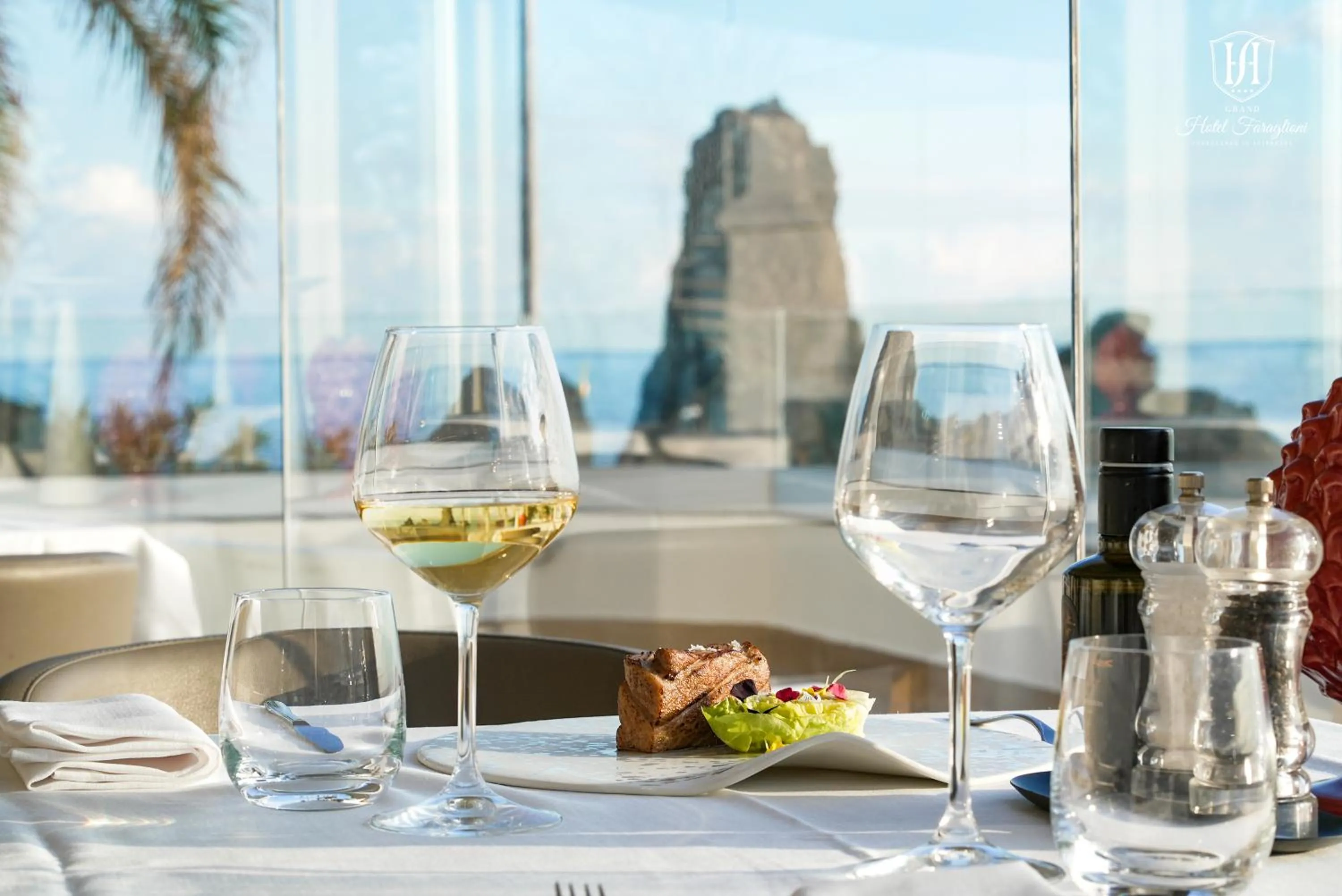 Restaurant/places to eat in Grand Hotel Faraglioni