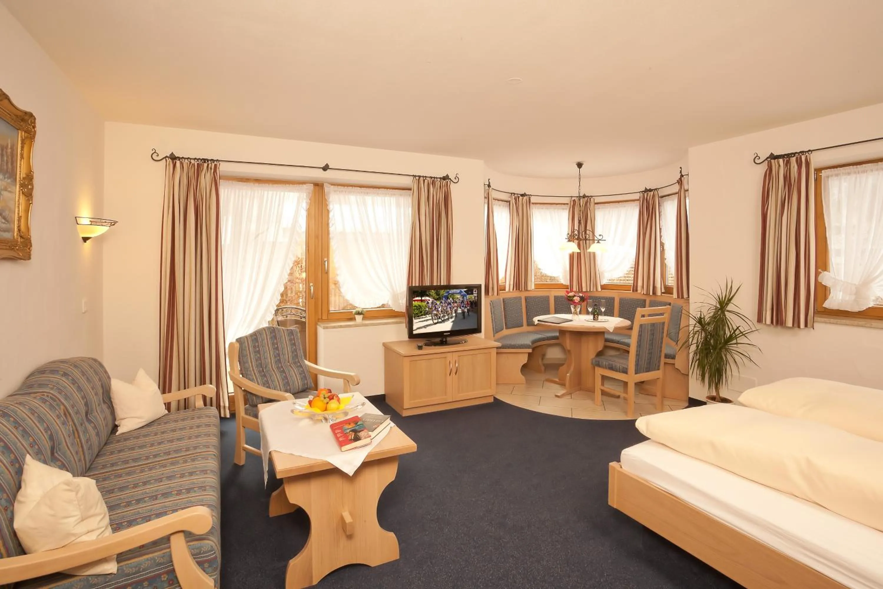 Photo of the whole room, Bed in Hotel Landhaus Feldmeier ***S