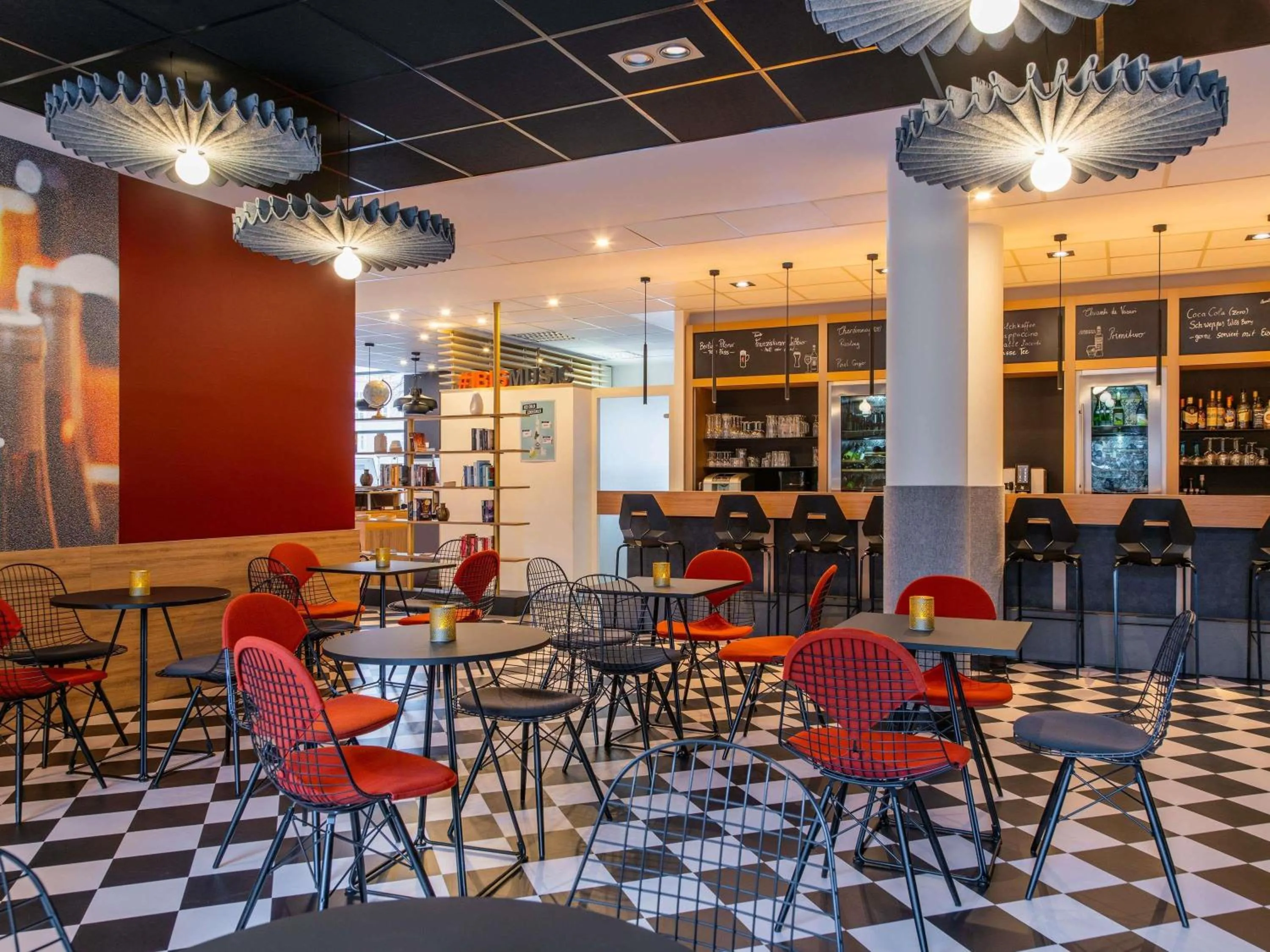 Lounge or bar in ibis Berlin Mitte