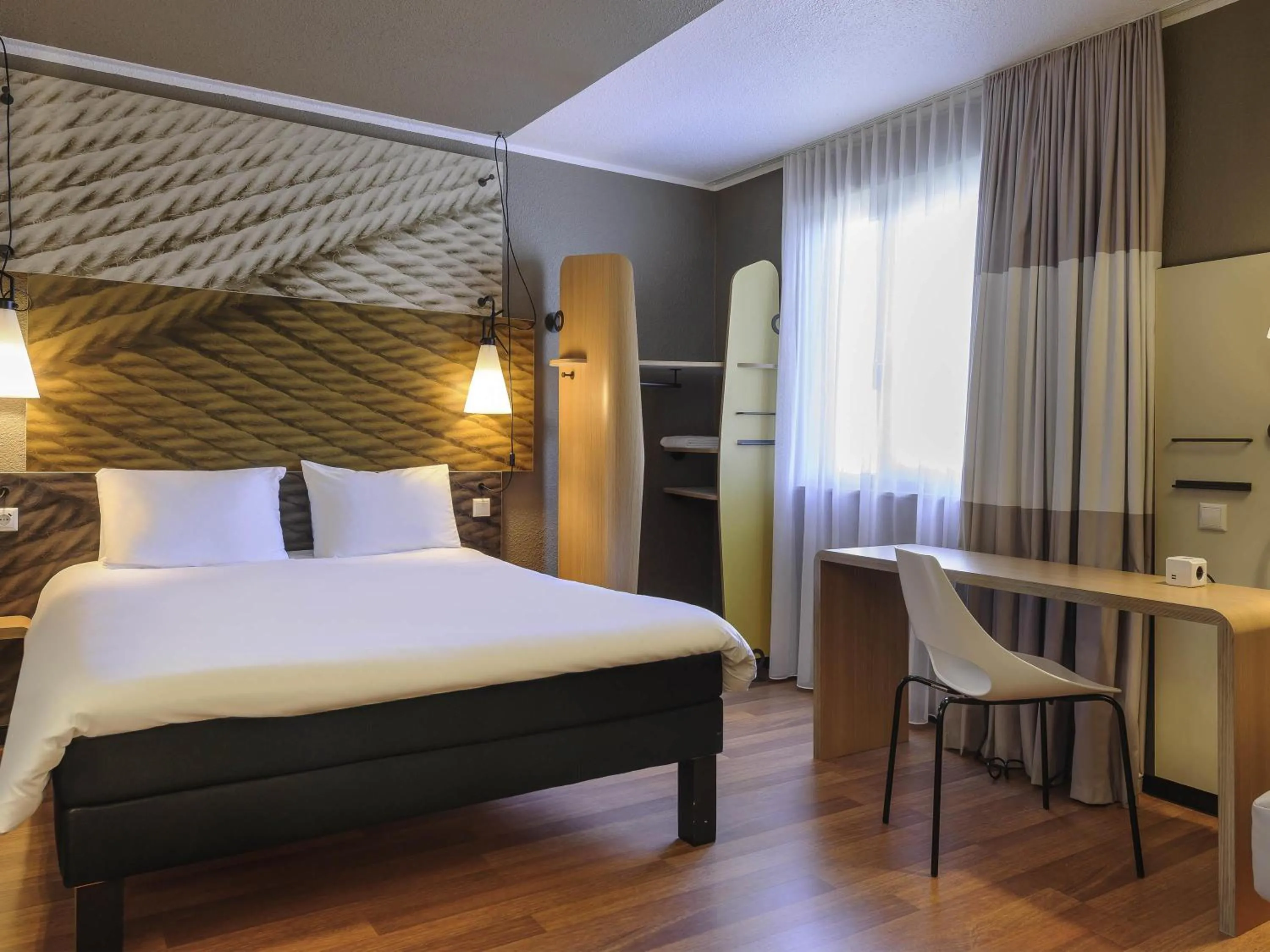 Bedroom, Bed in ibis Berlin Mitte