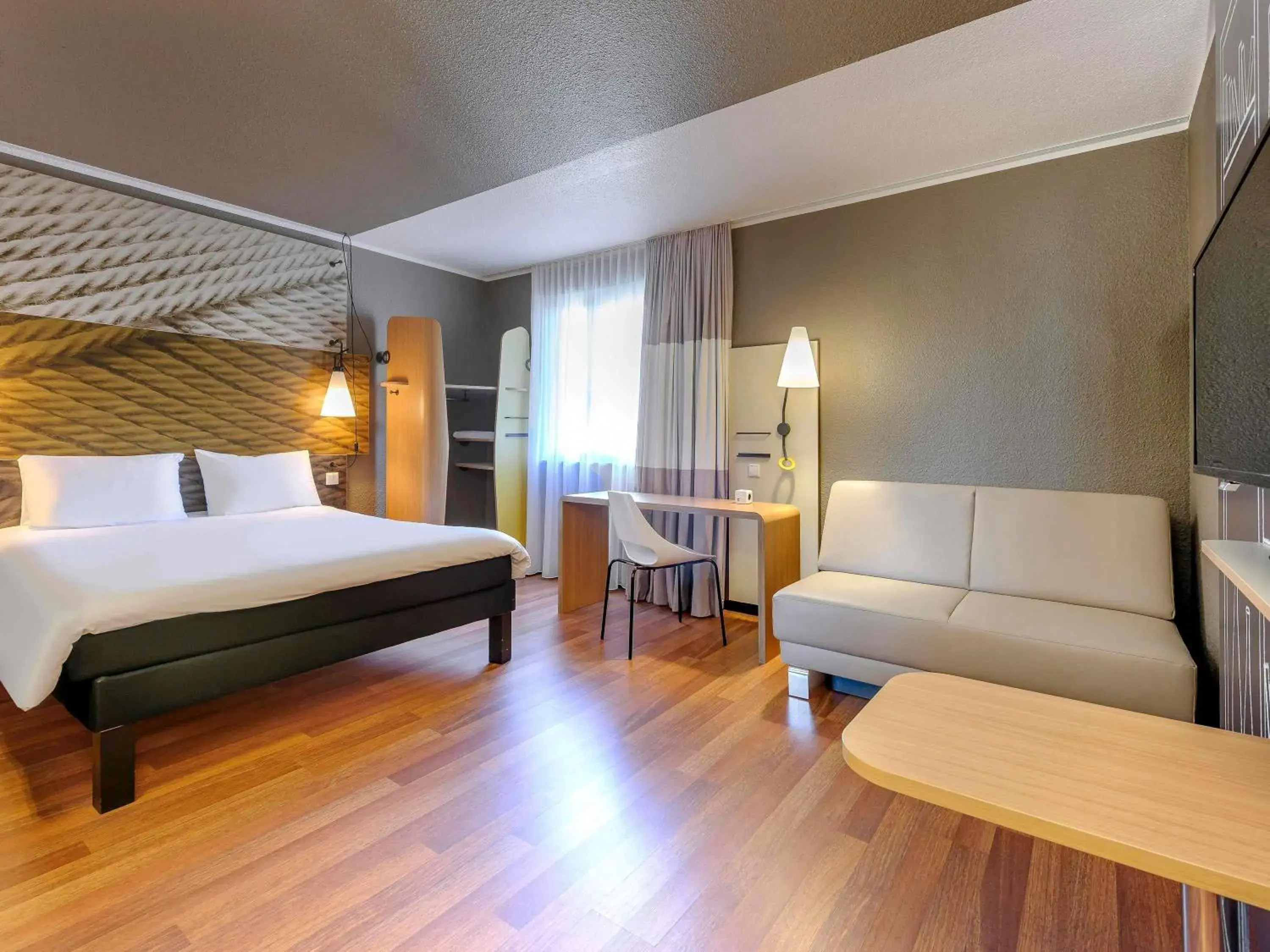 Family Room with sofa bed in ibis Berlin Mitte Family Room with sofa bed in ibis Berlin Mitte