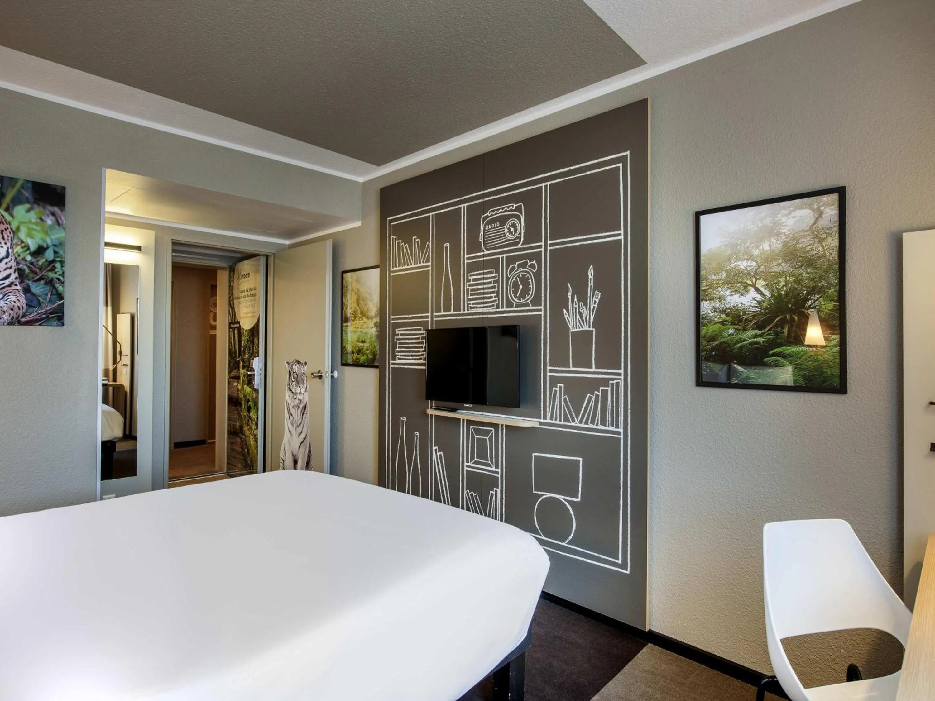 Bedroom in ibis Berlin Mitte