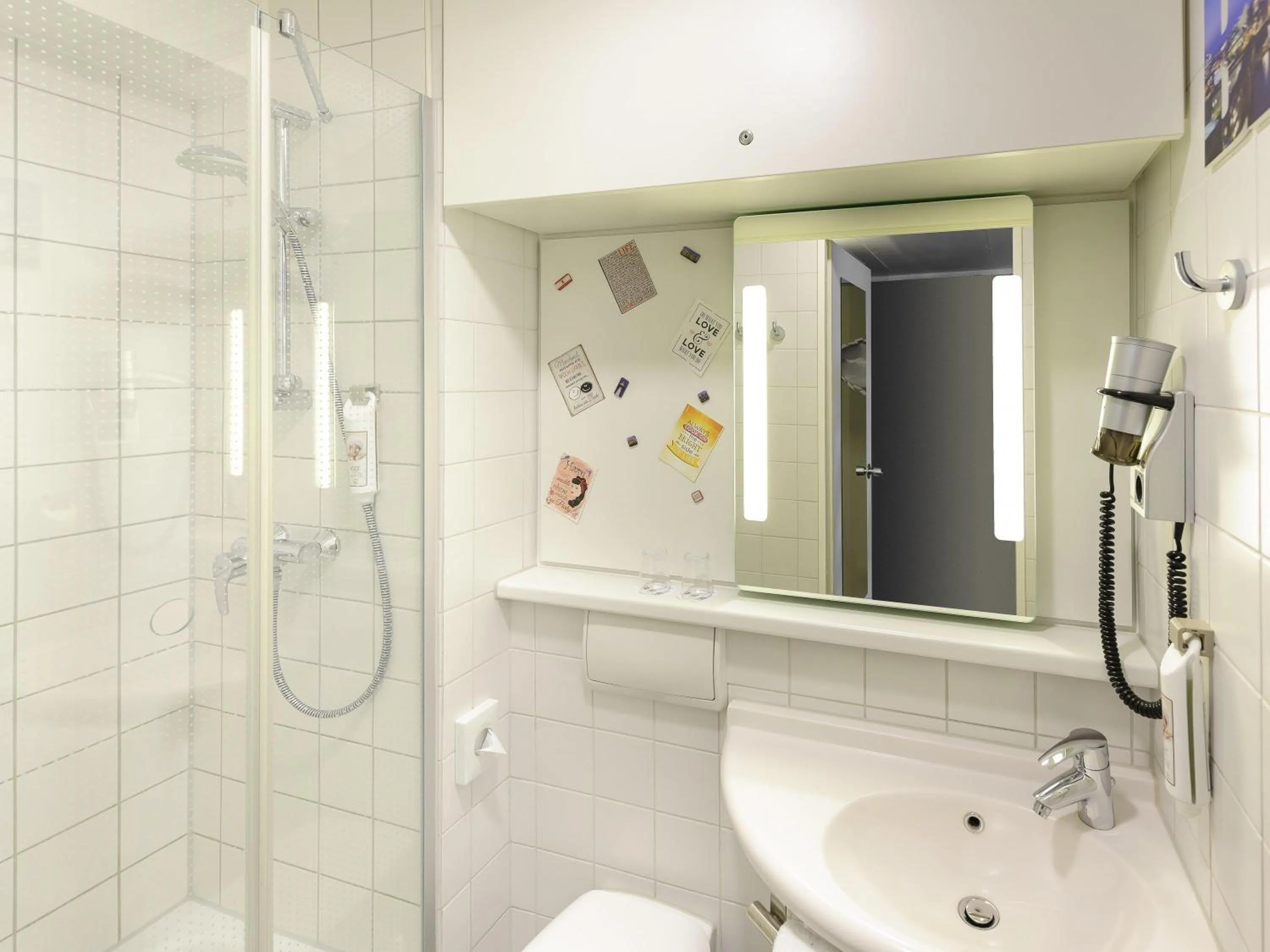 Bedroom in ibis Berlin Mitte