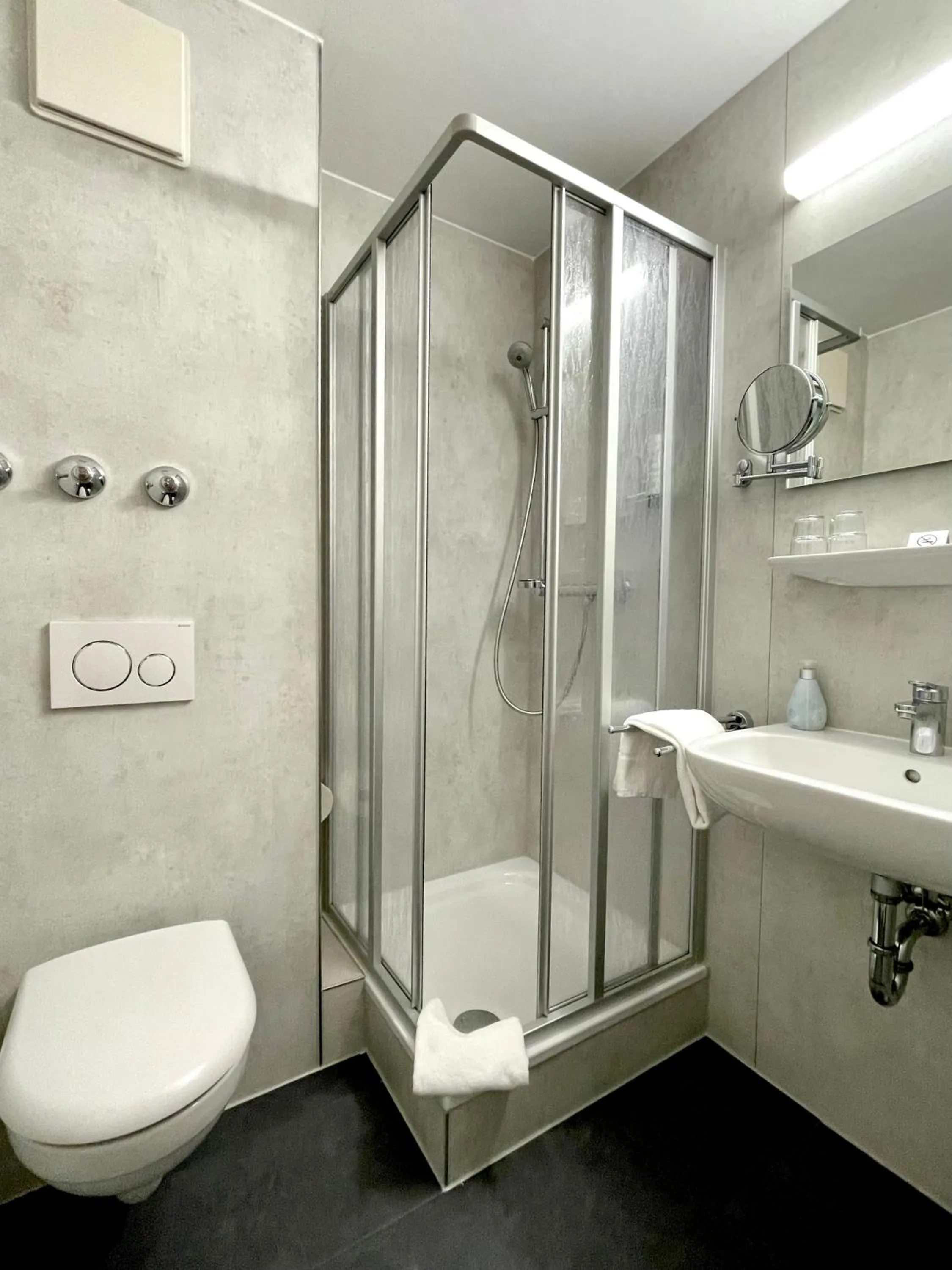 Shower in Businesshotel Berlin