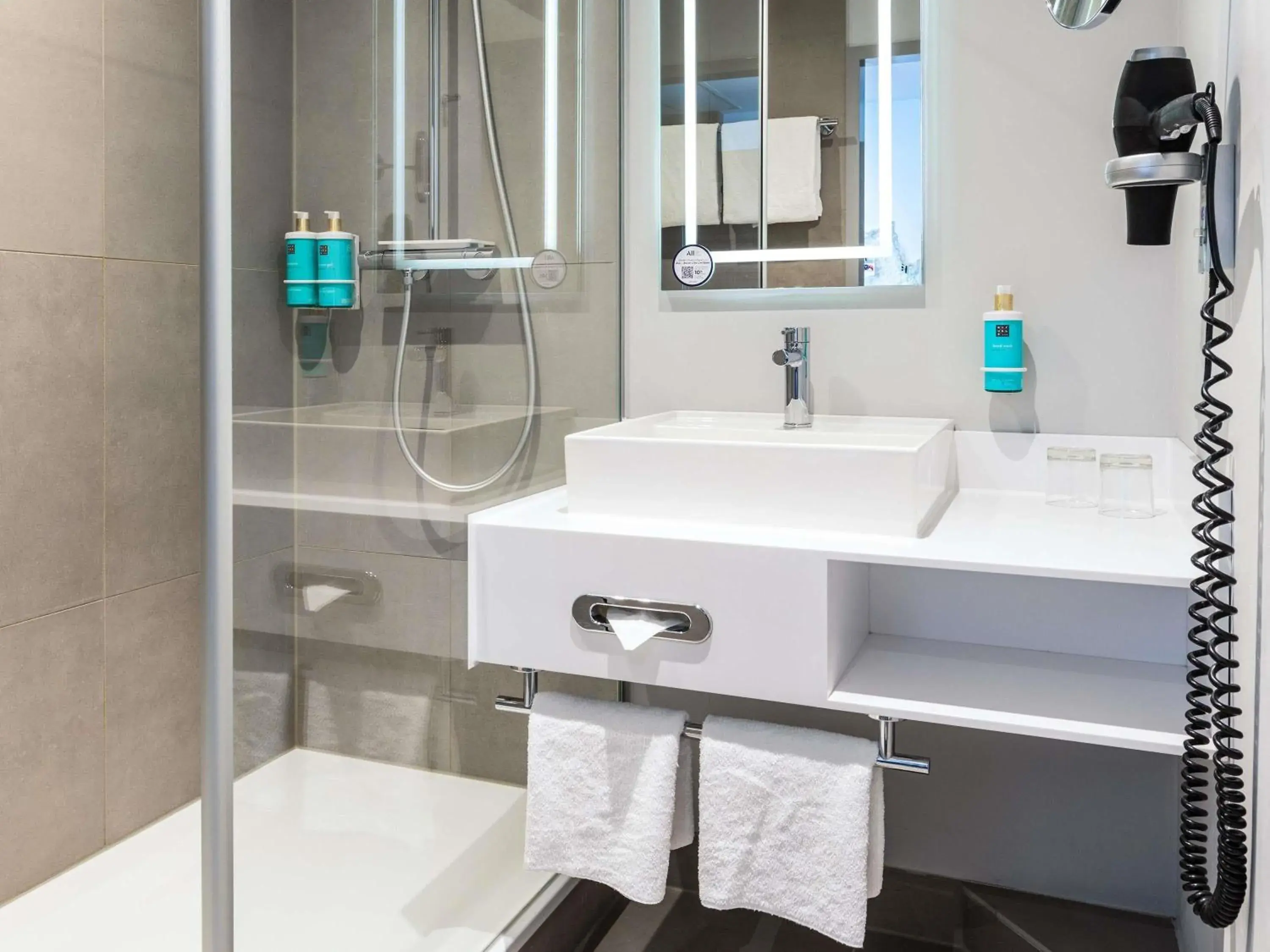 Standard Twin Room in Novotel Hamburg City Alster Standard Twin Room in Novotel Hamburg City Alster